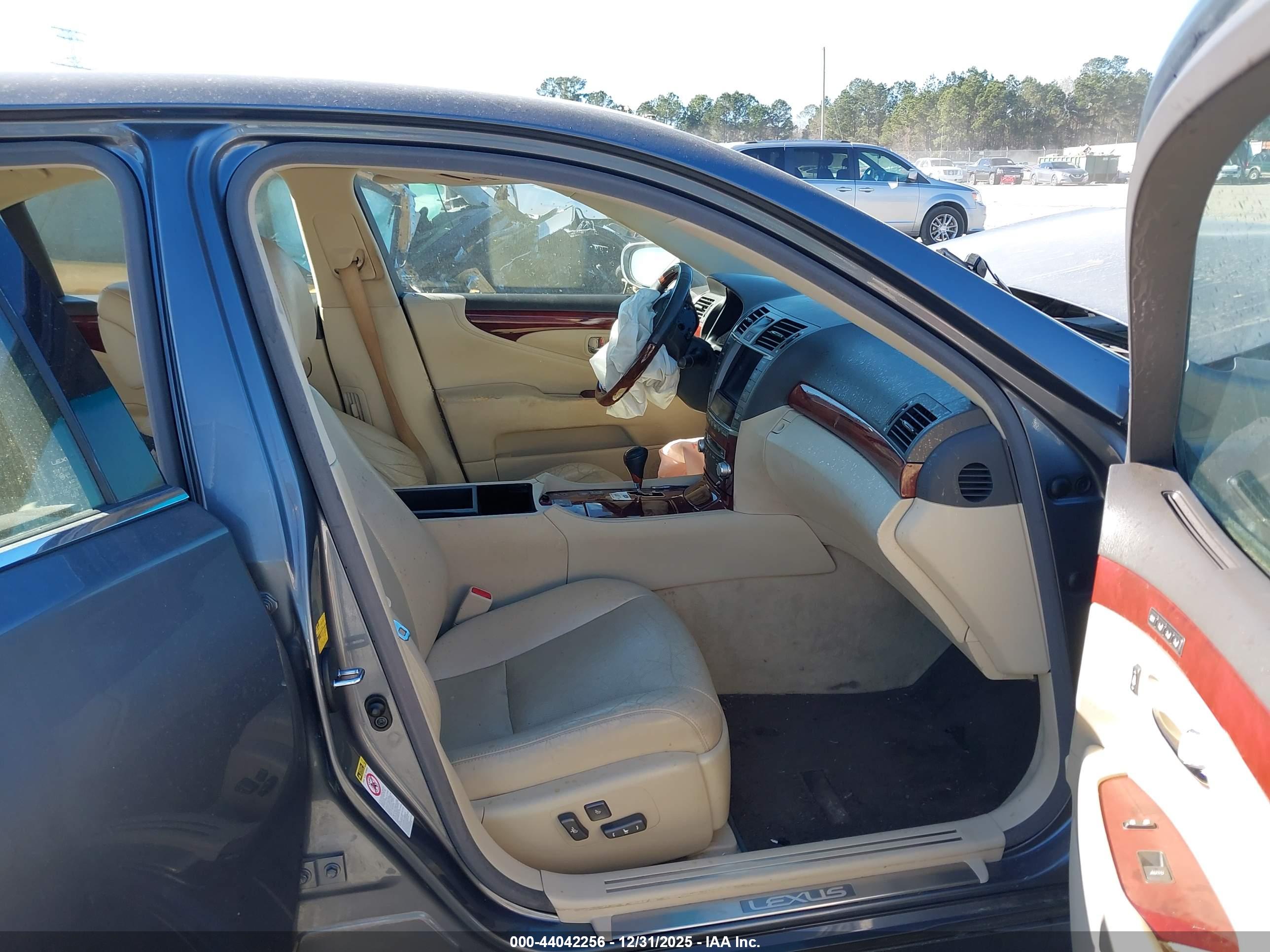 LEXUS LS image 5