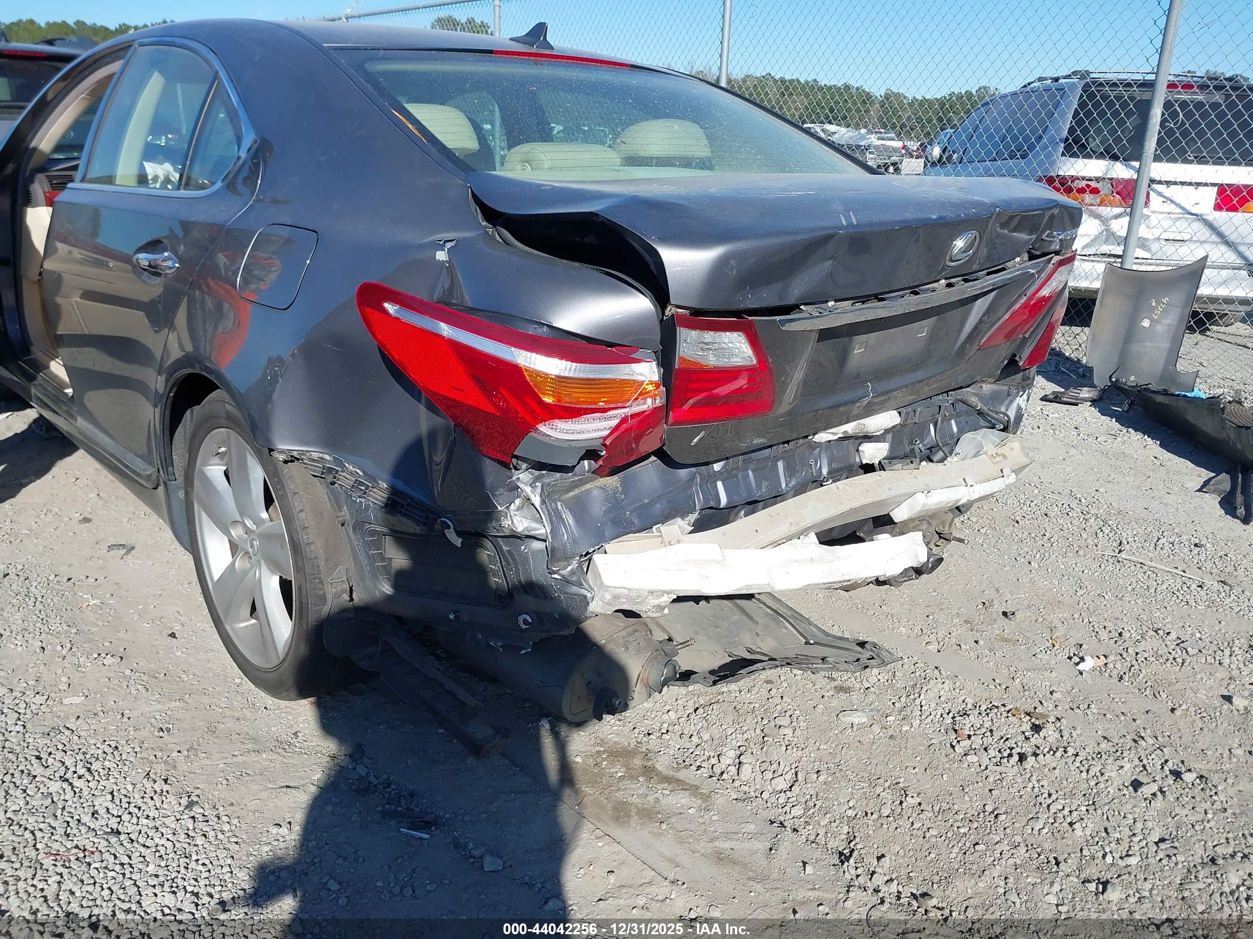 LEXUS LS image 6