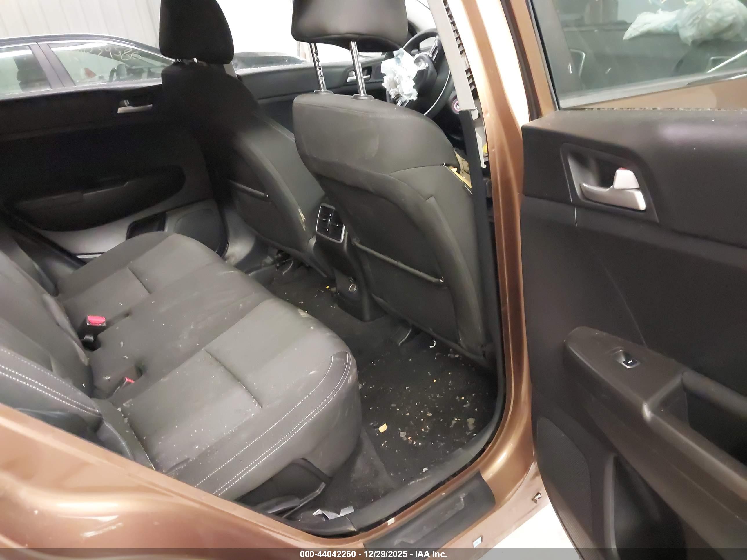 KIA SPORTAGE image 8