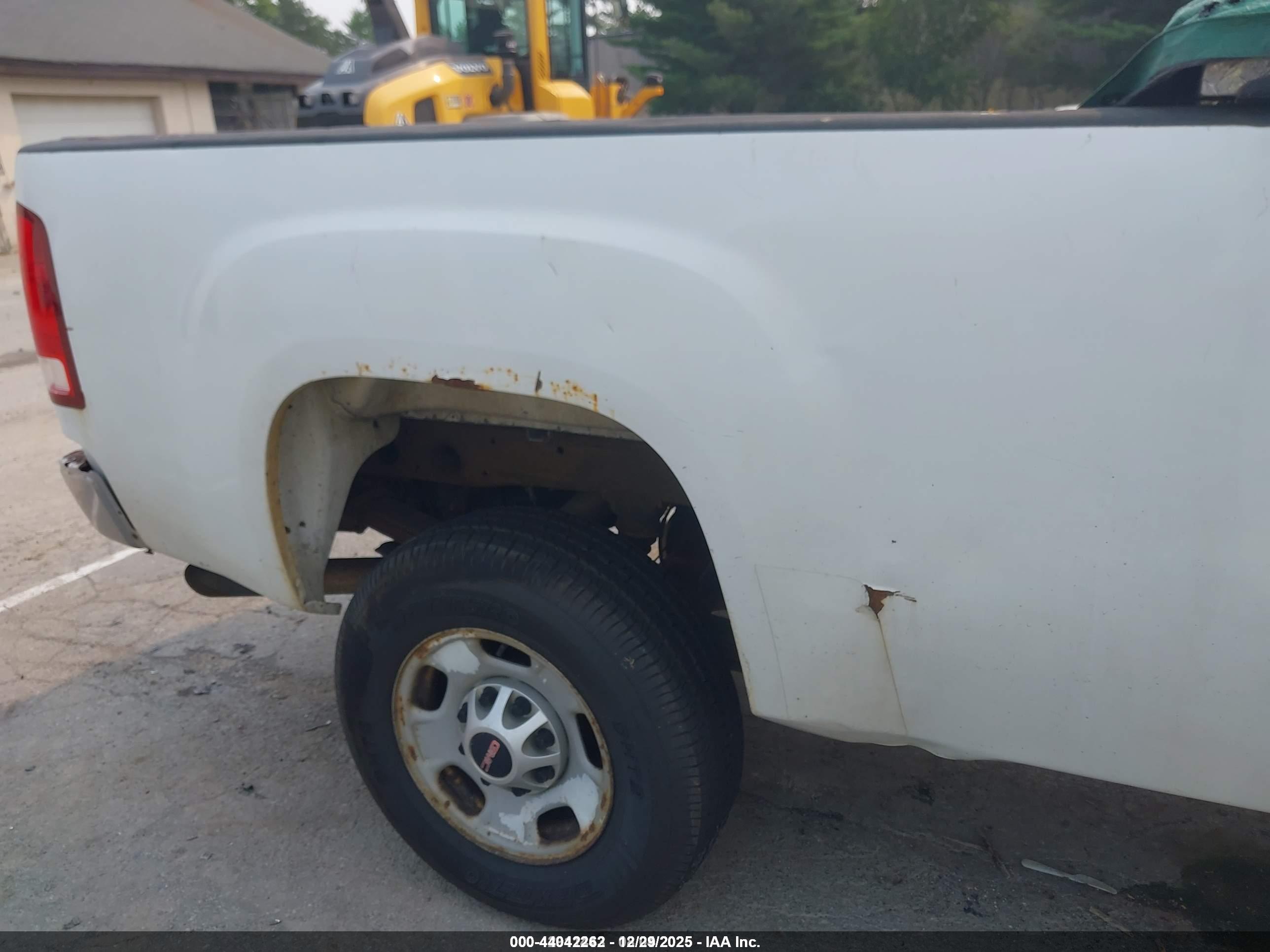 GMC SIERRA image 6