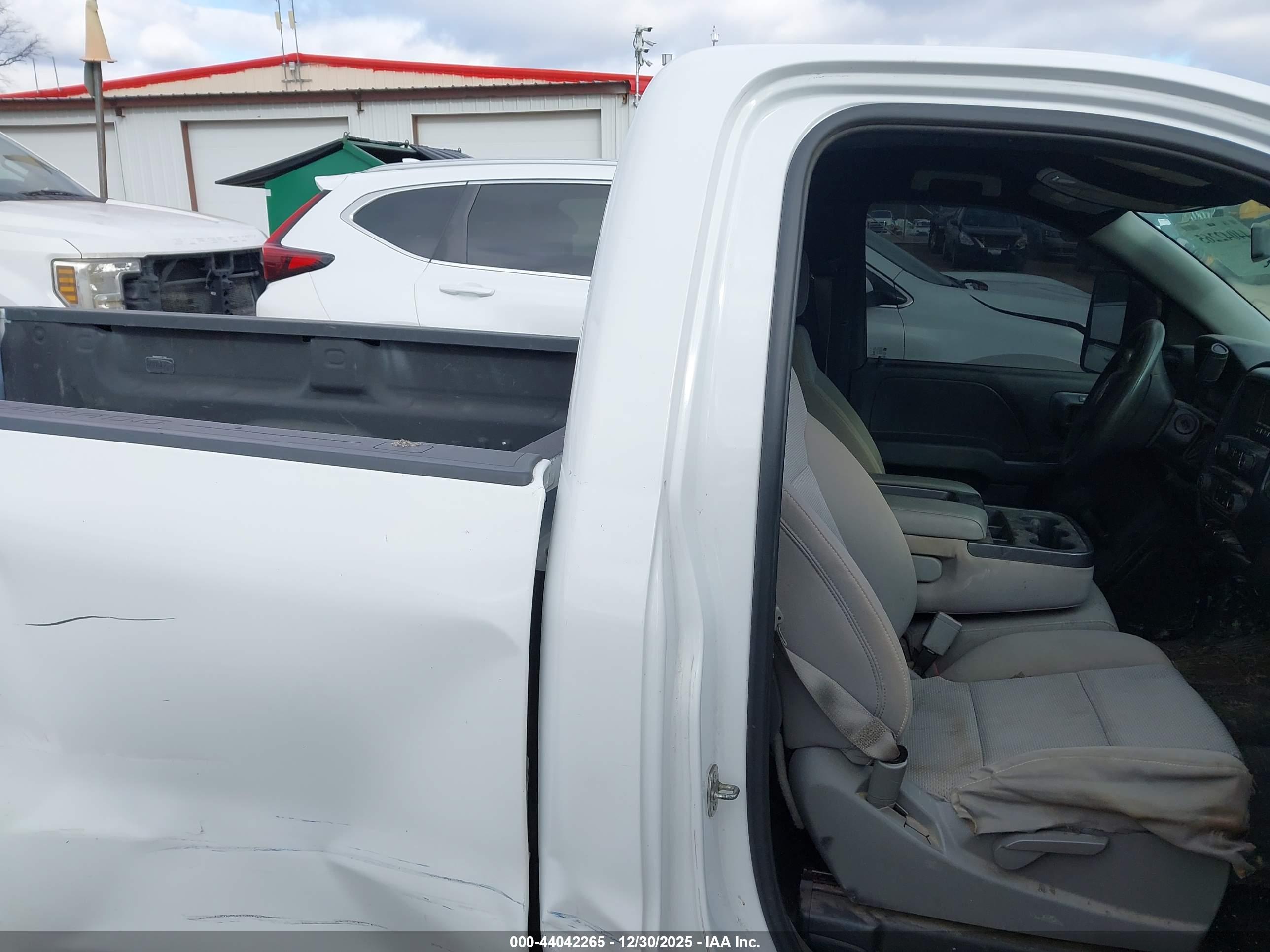 CHEVROLET SILVERADO image 8