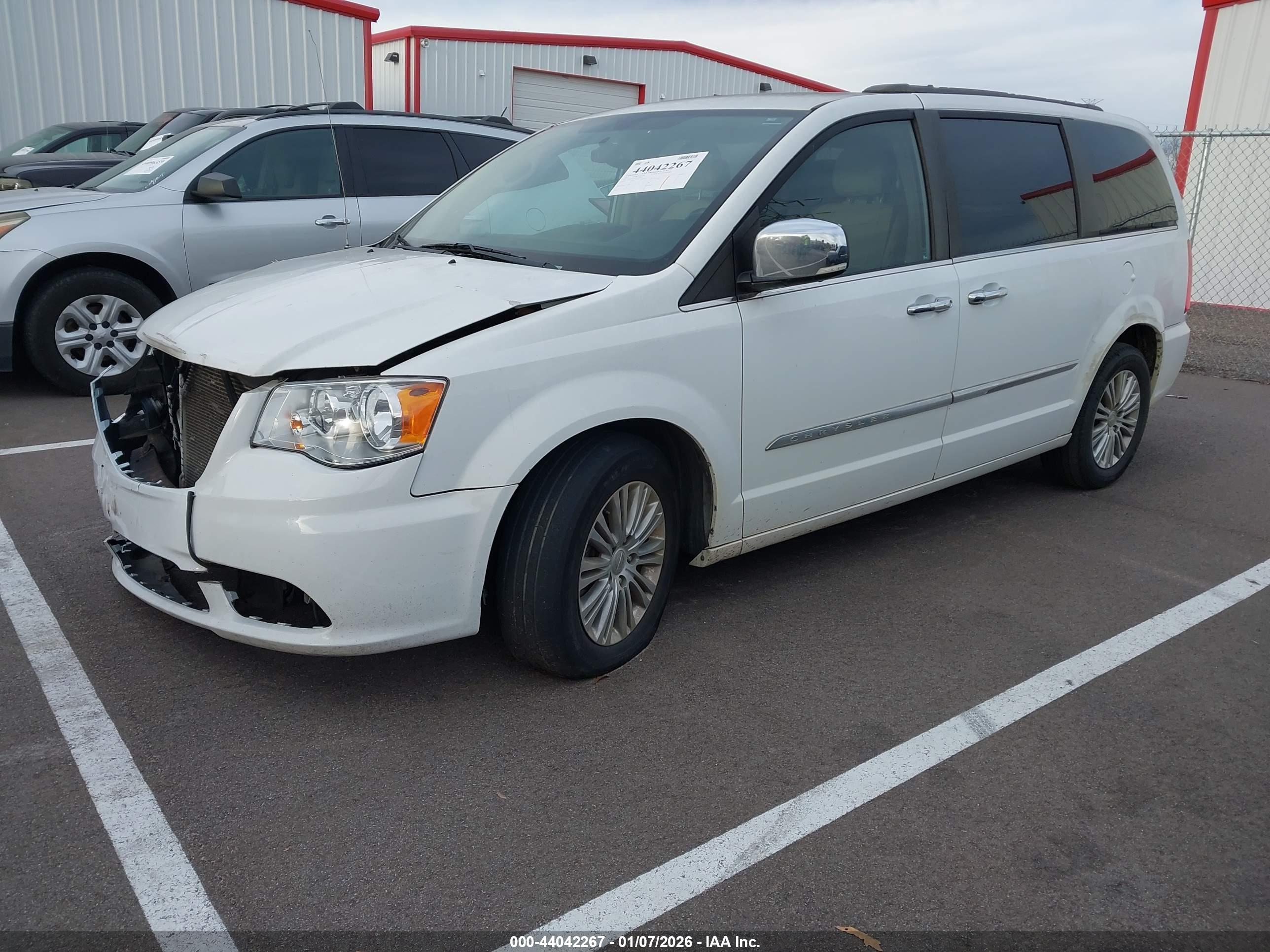 CHRYSLER TOWN image 2