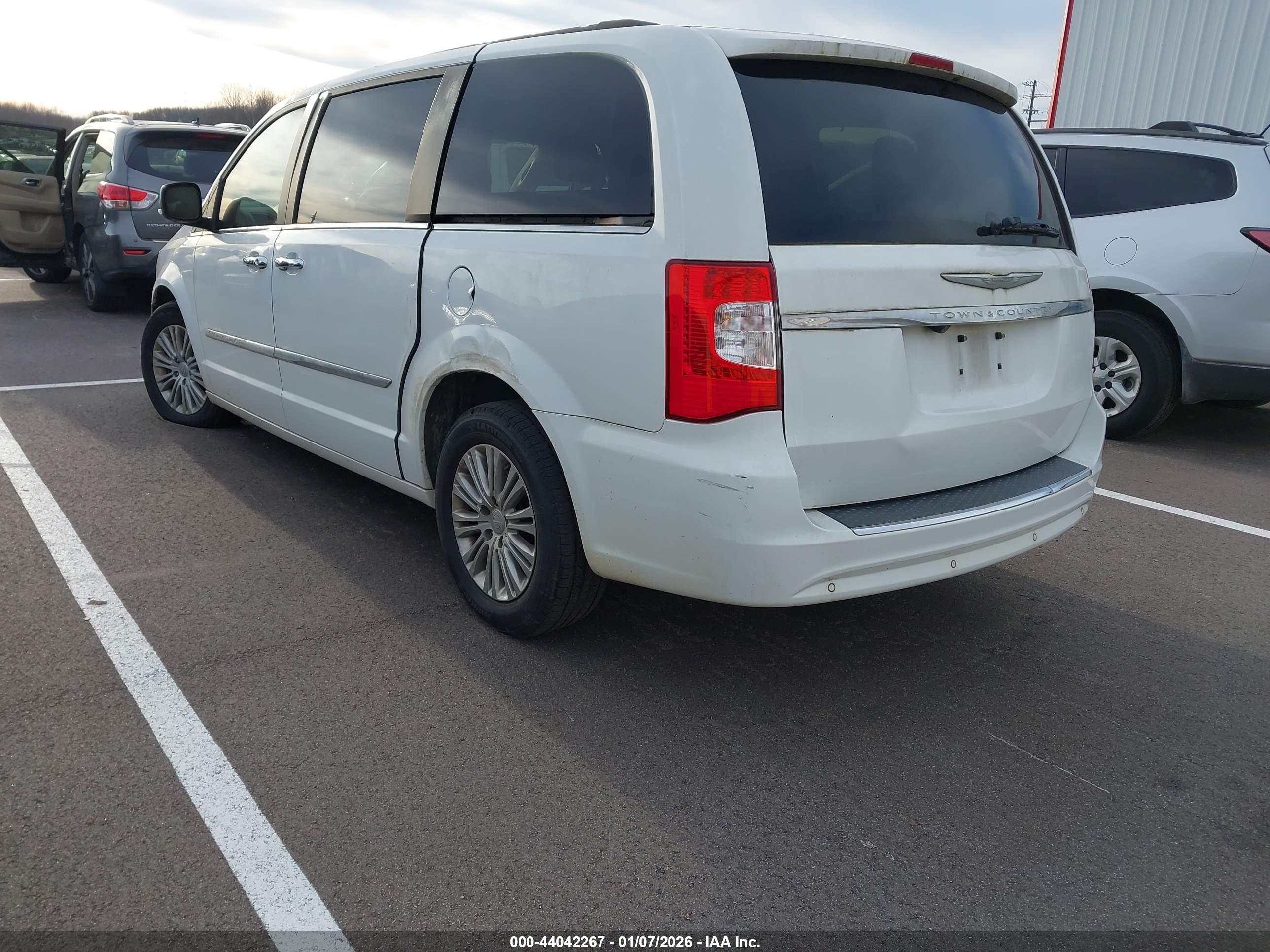 CHRYSLER TOWN image 3