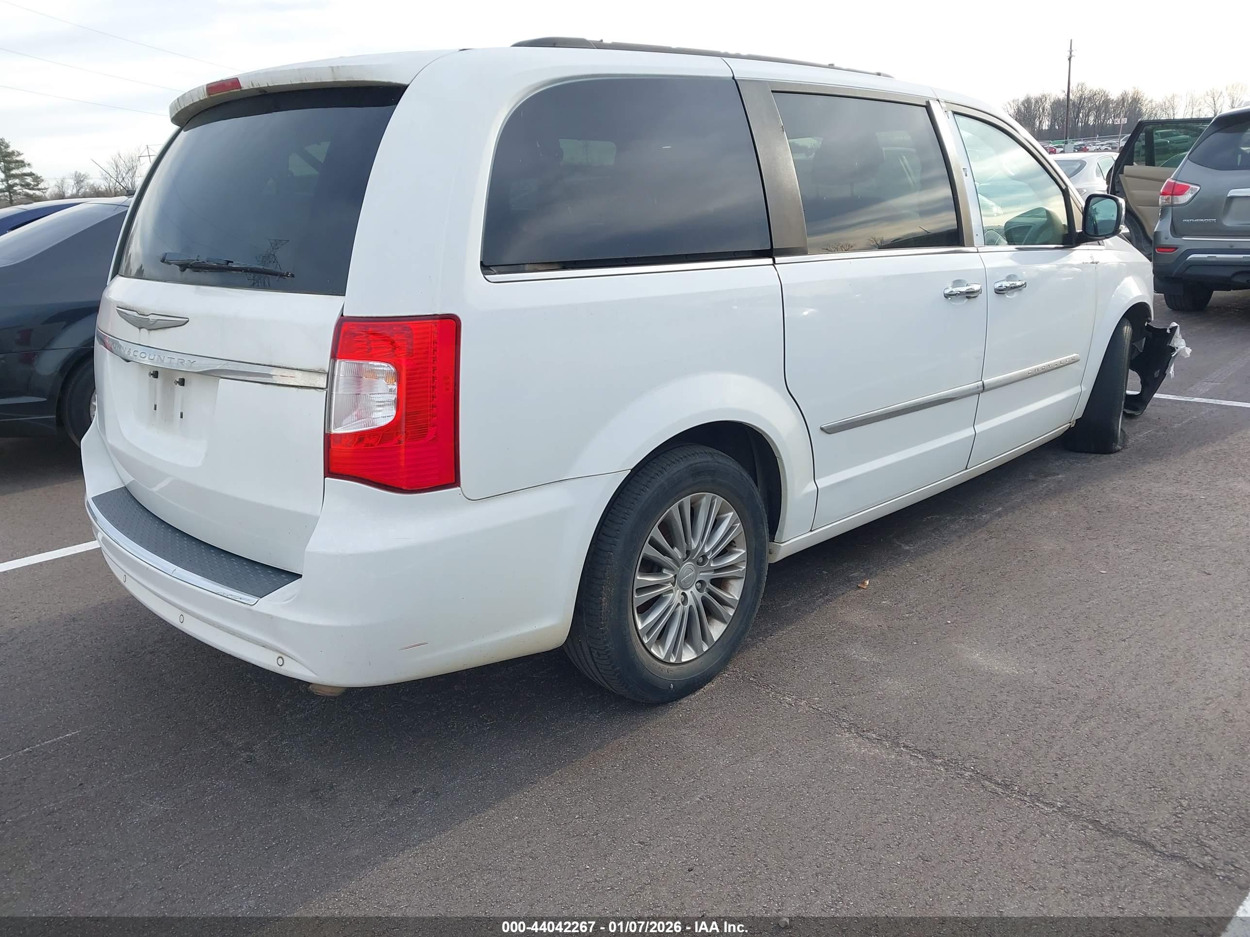 CHRYSLER TOWN image 4