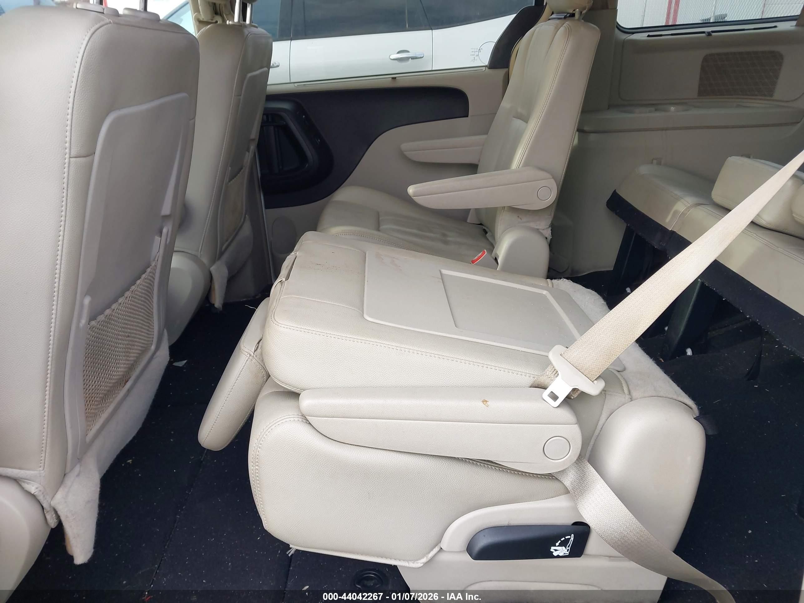 CHRYSLER TOWN image 8