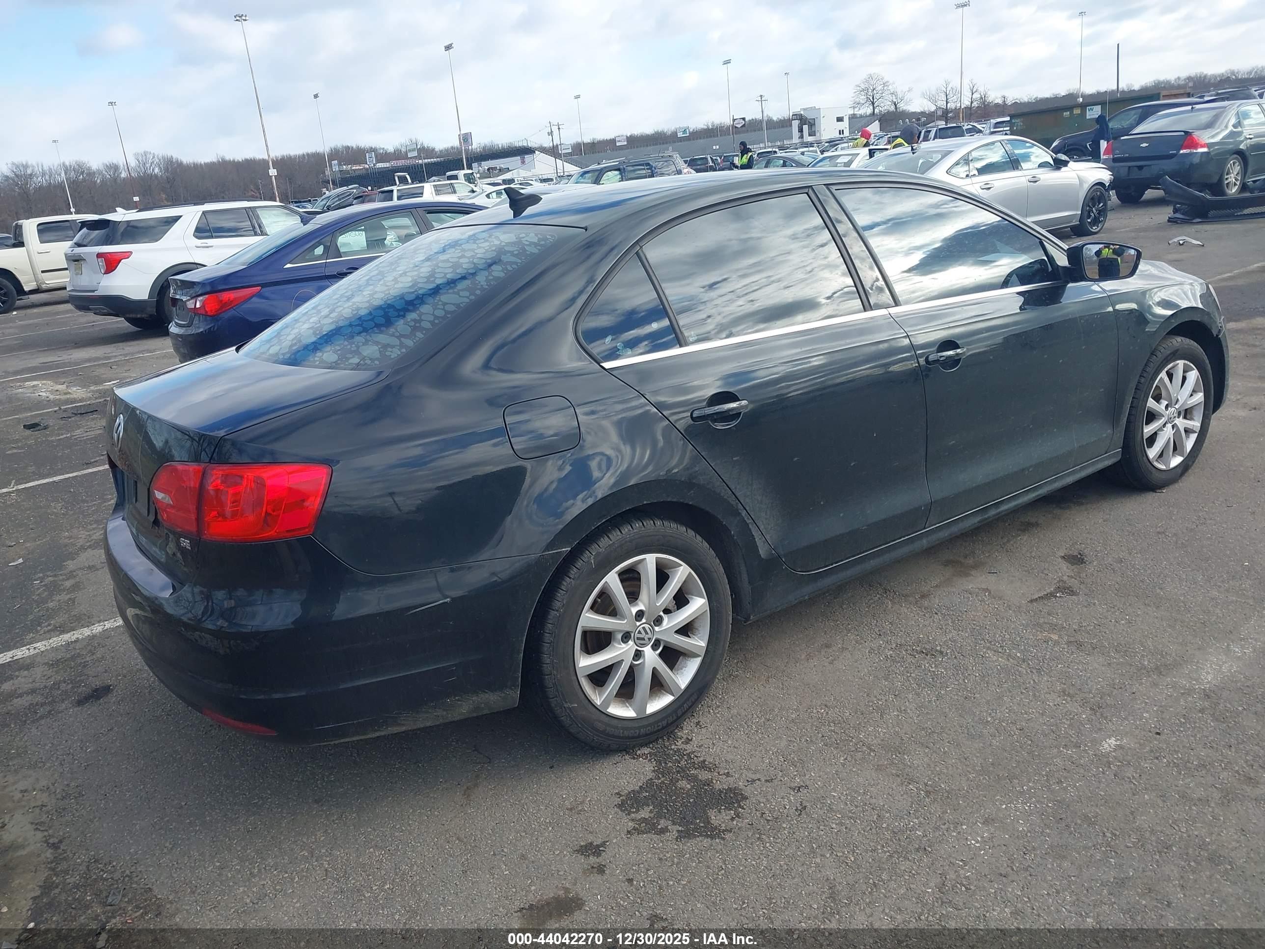 VOLKSWAGEN JETTA image 4