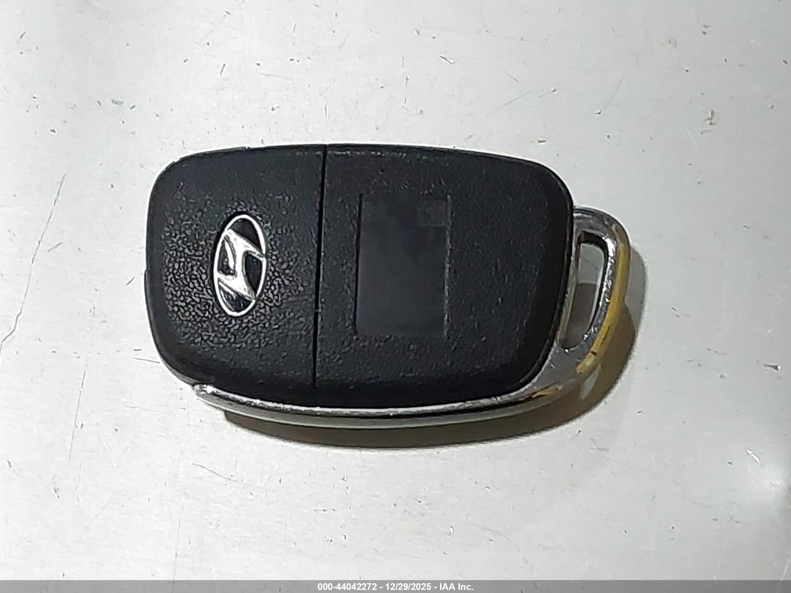 HYUNDAI SANTA image 11