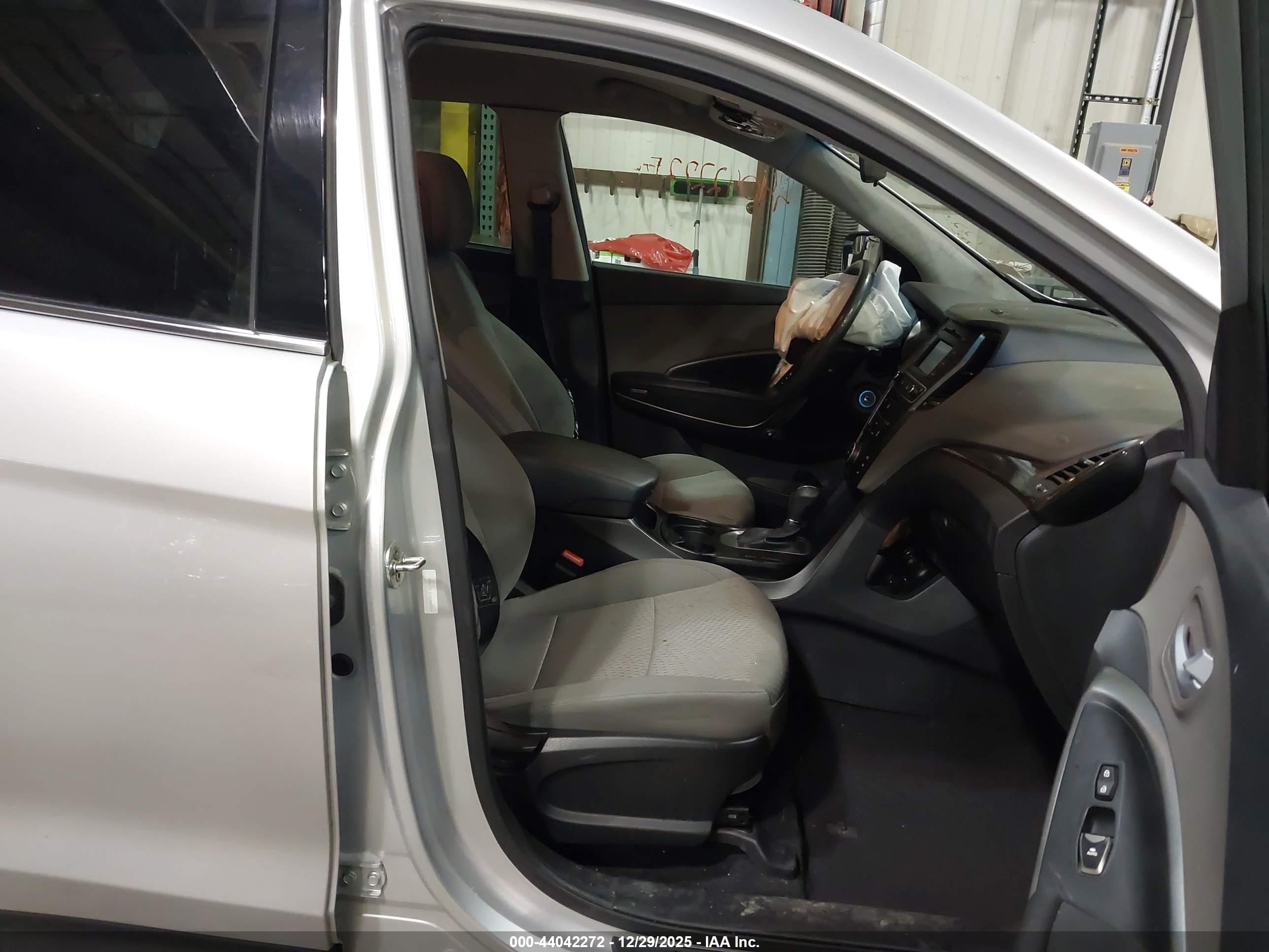 HYUNDAI SANTA image 5