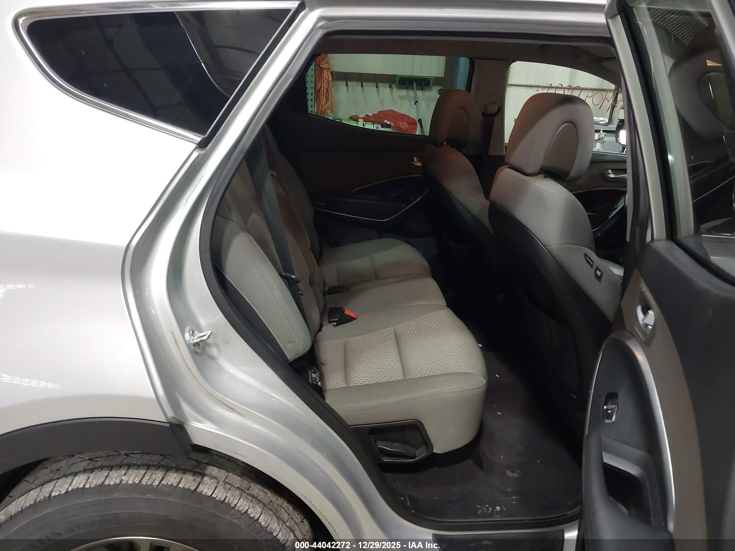 HYUNDAI SANTA image 8