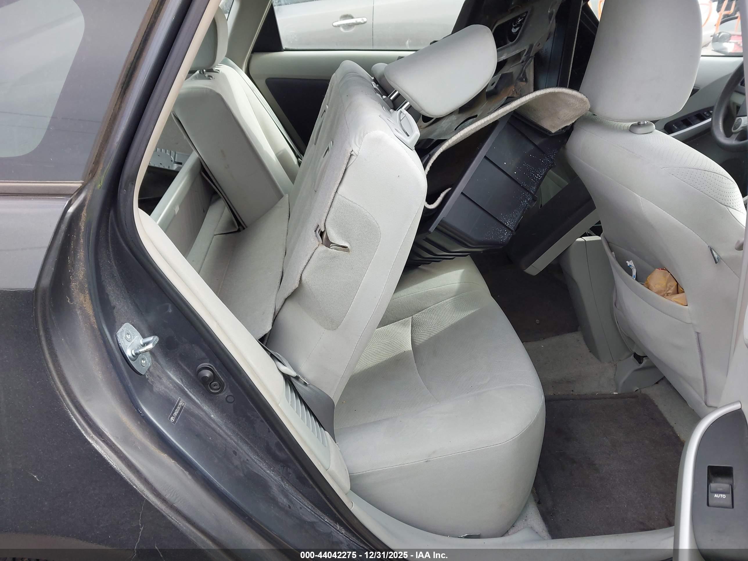 TOYOTA PRIUS image 8