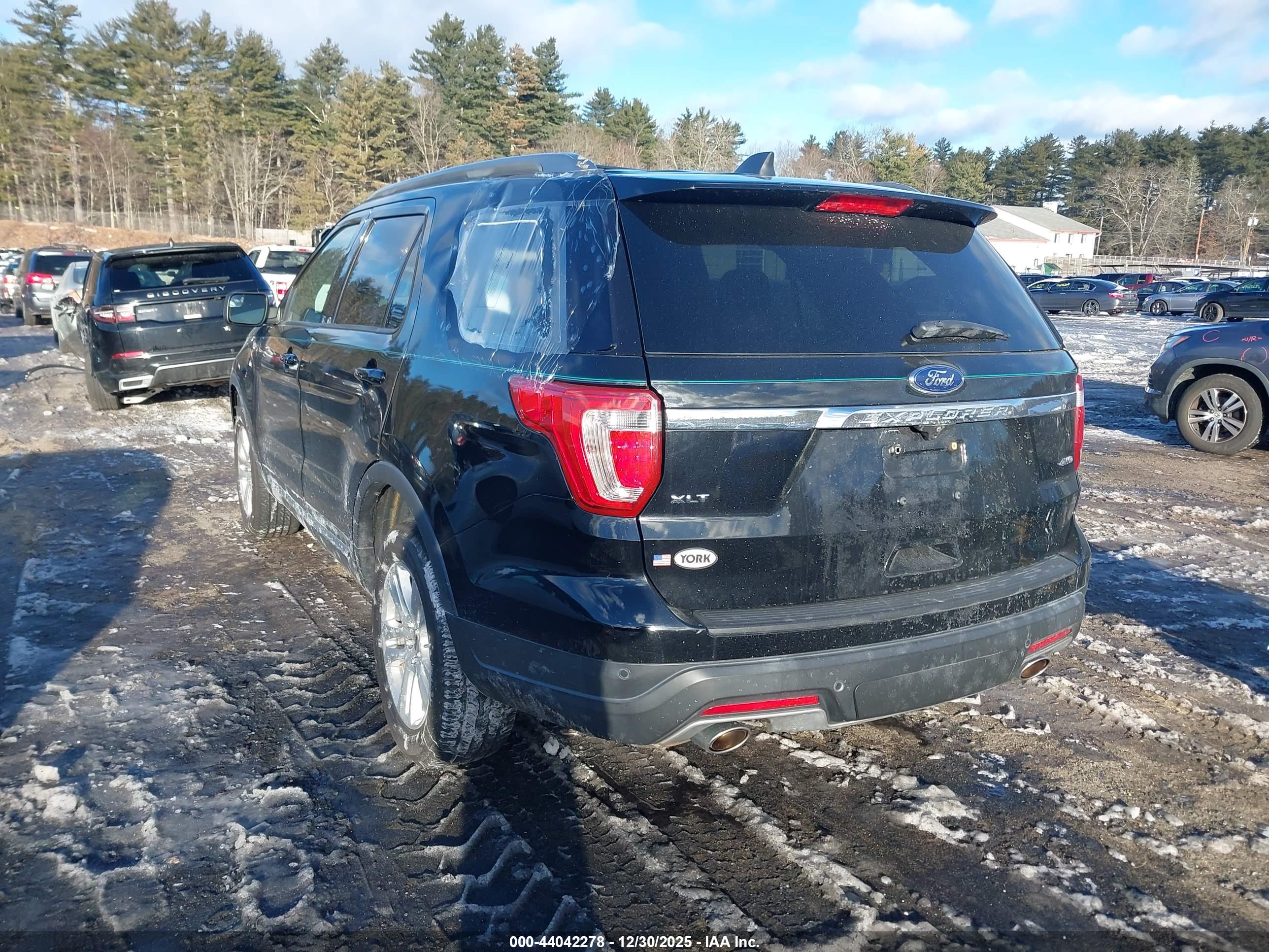 FORD EXPLORER image 3