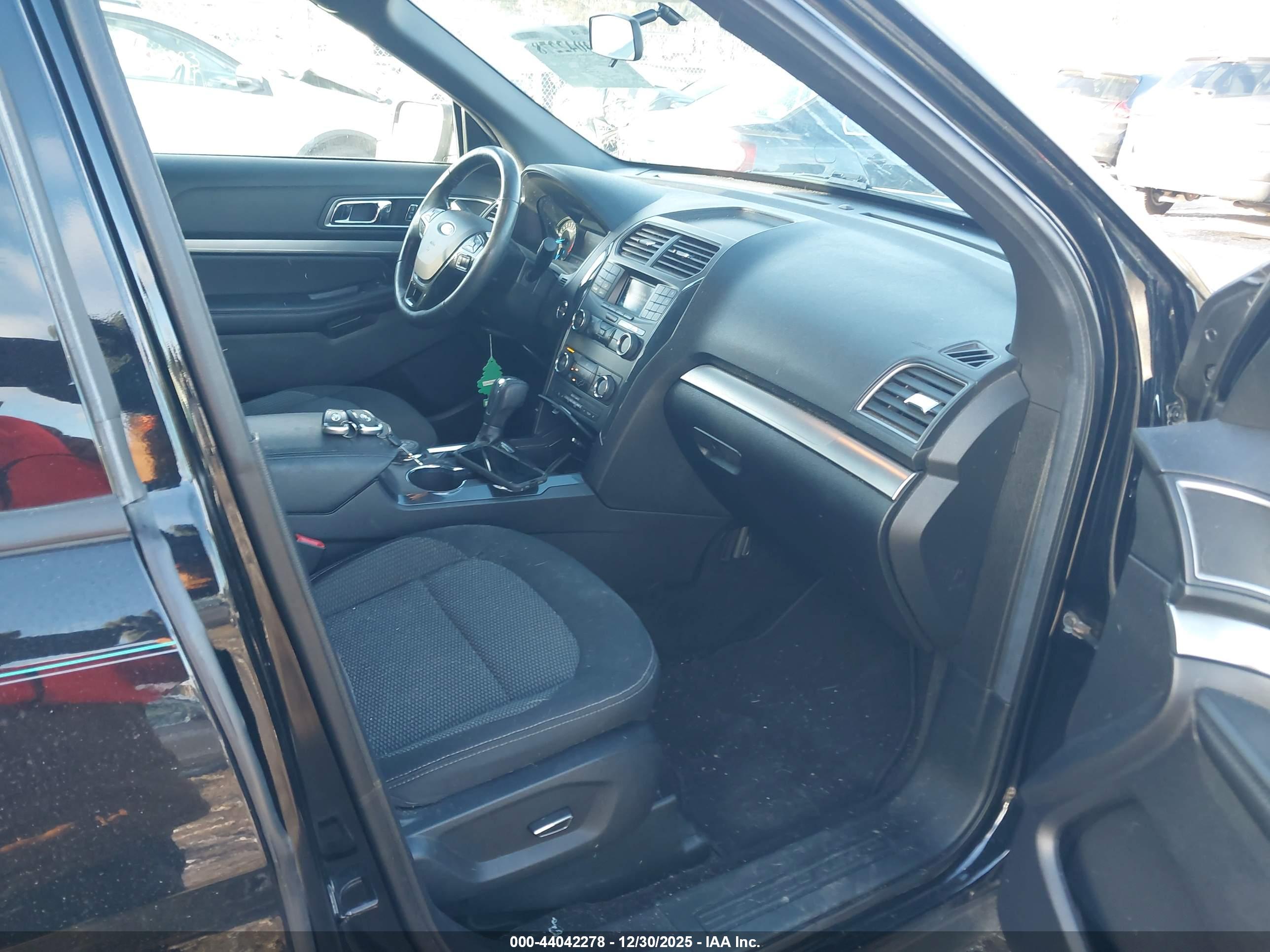 FORD EXPLORER image 5