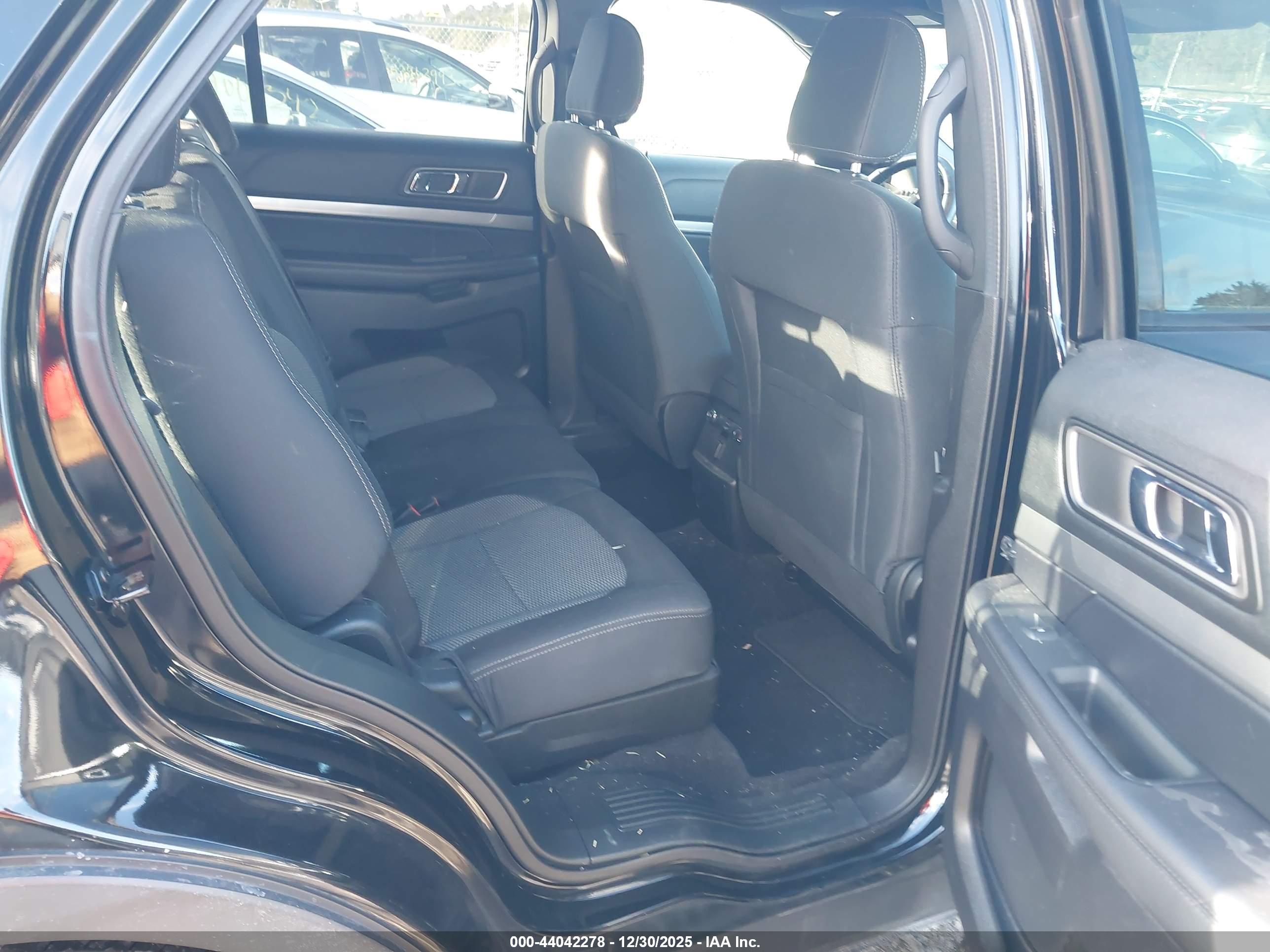 FORD EXPLORER image 8