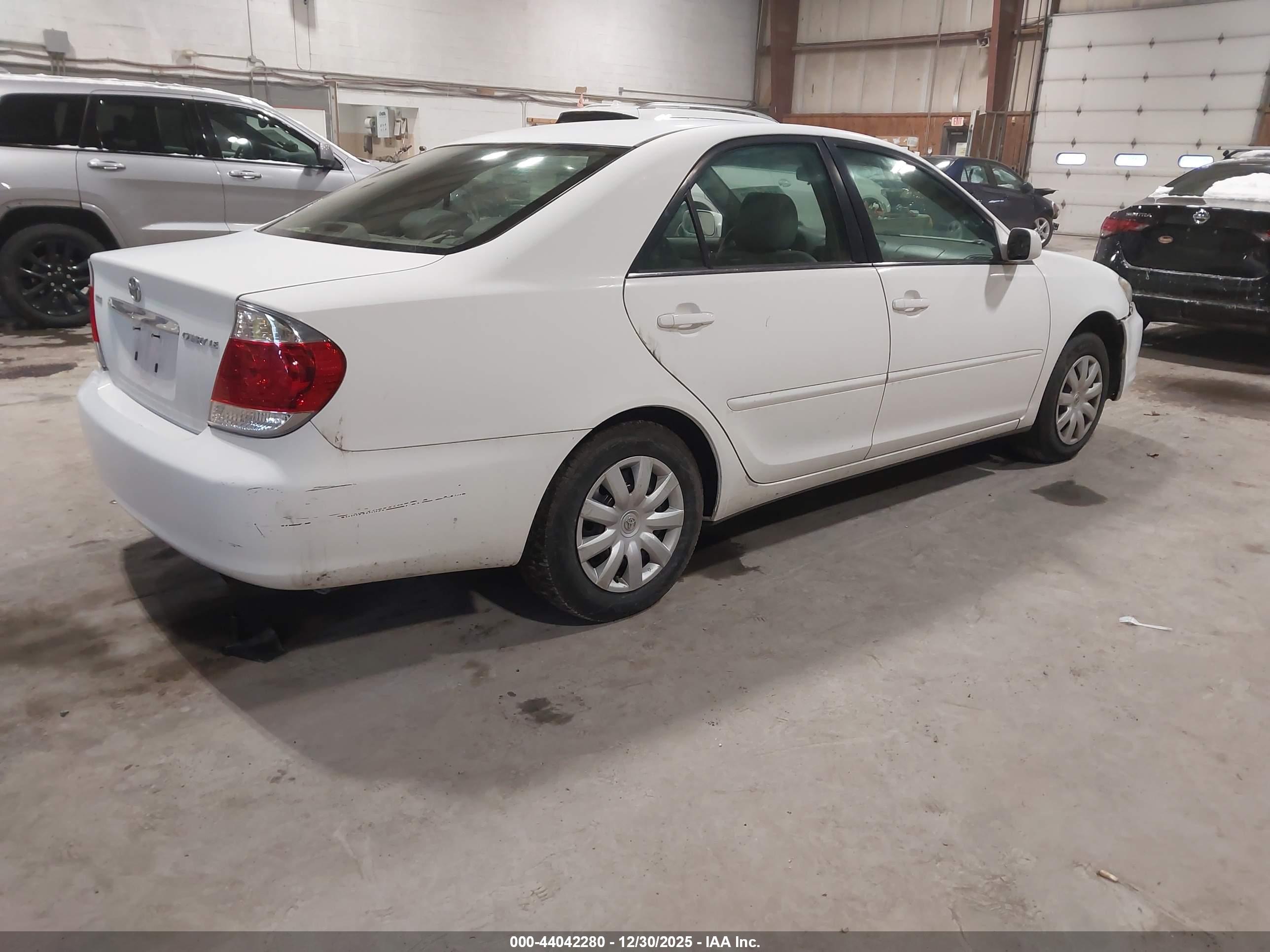 TOYOTA CAMRY image 4
