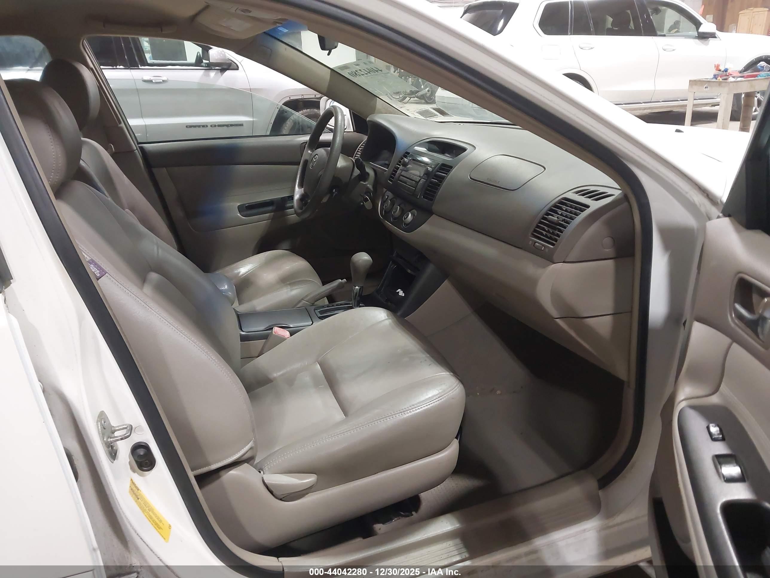 TOYOTA CAMRY image 5