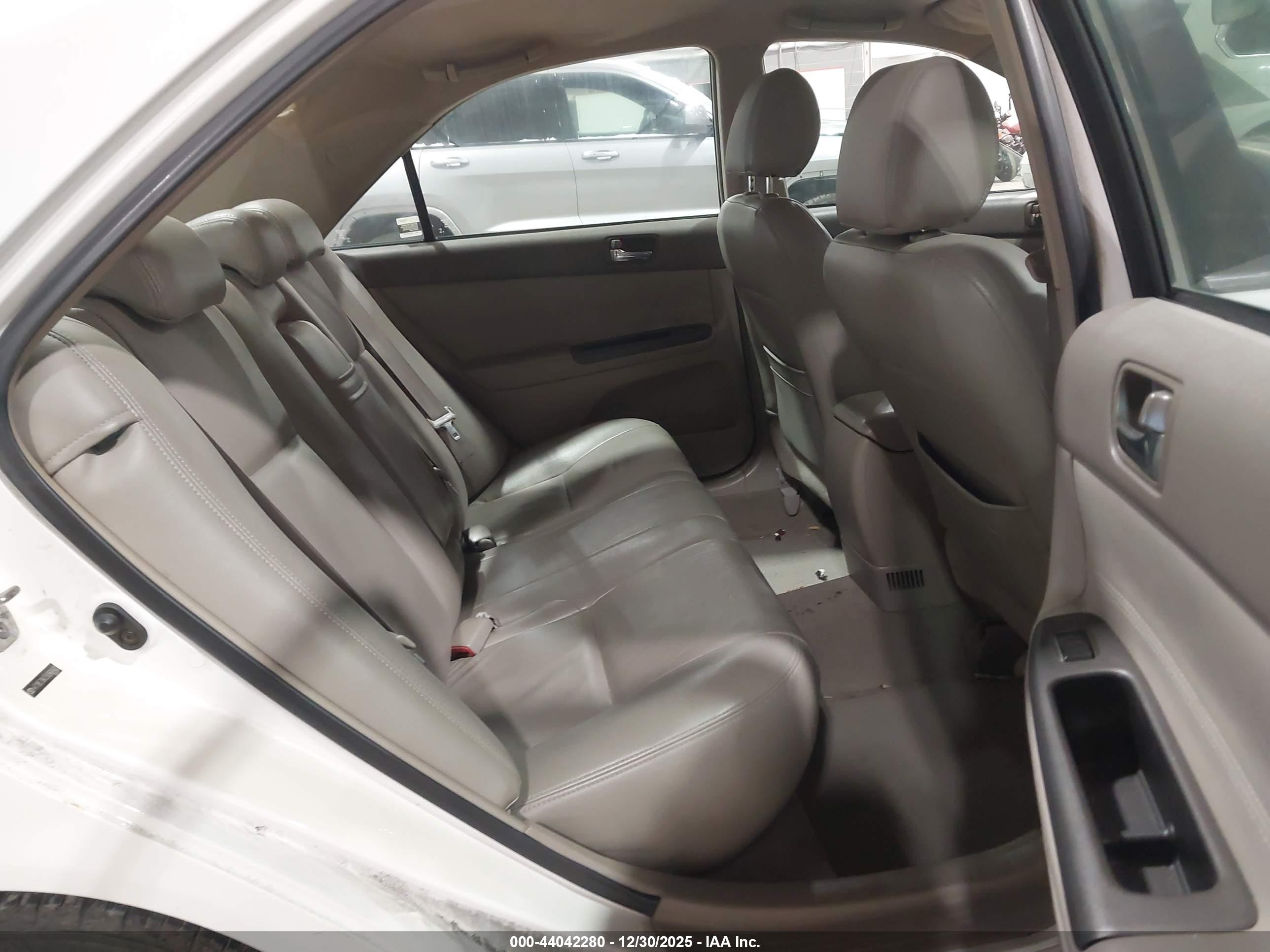 TOYOTA CAMRY image 8