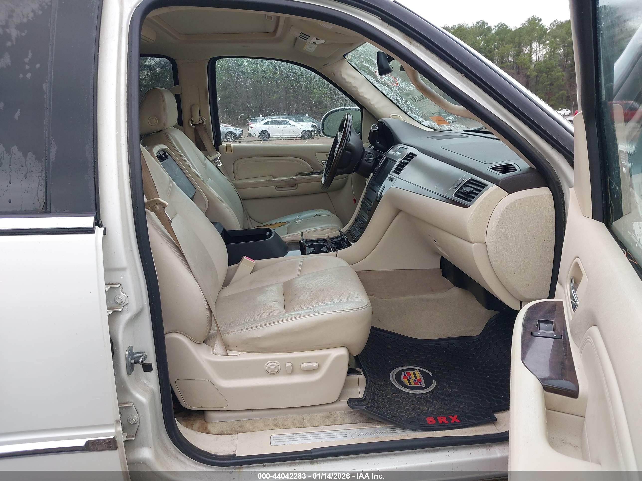 CADILLAC ESCALADE image 5
