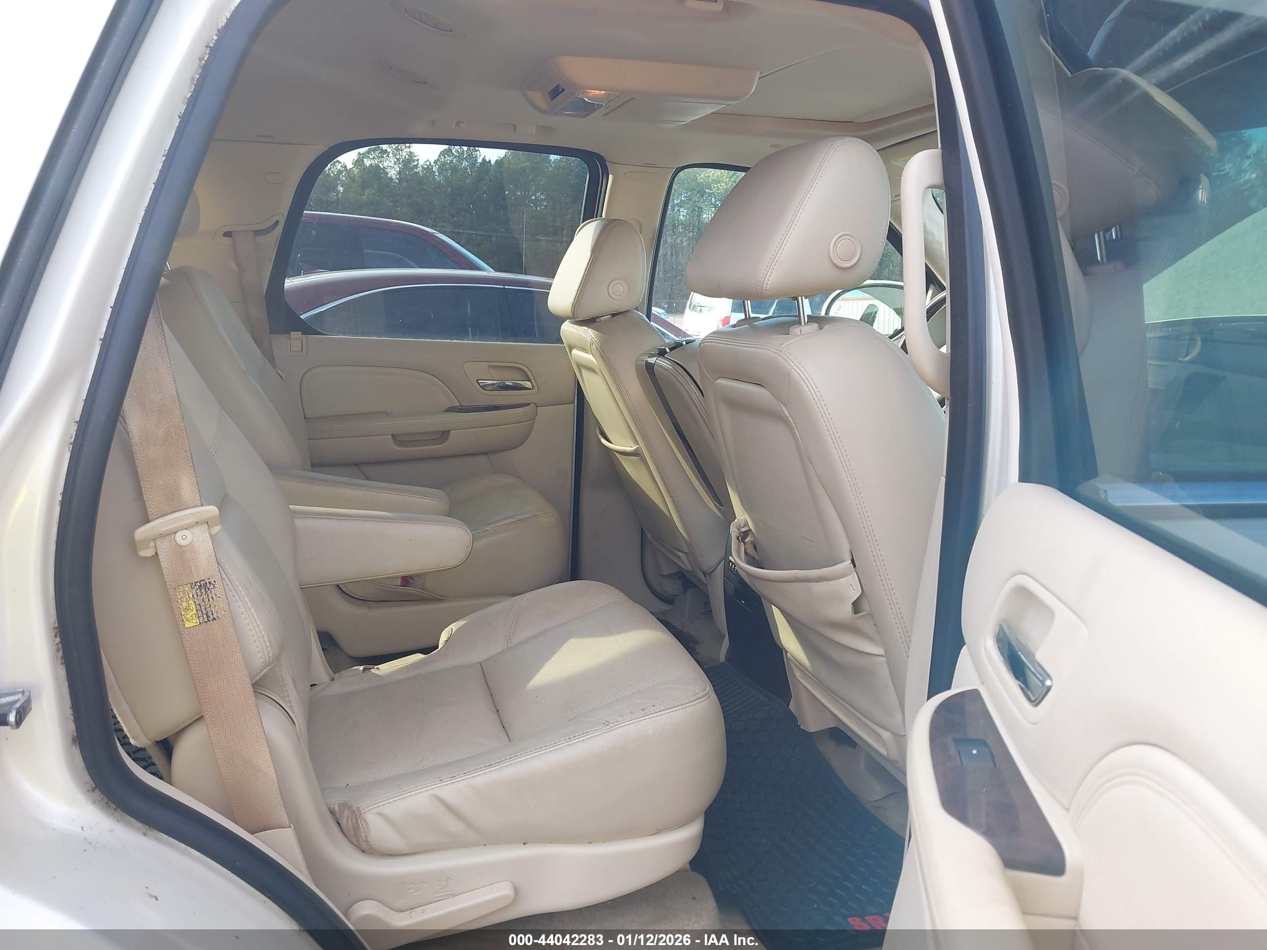 CADILLAC ESCALADE image 8