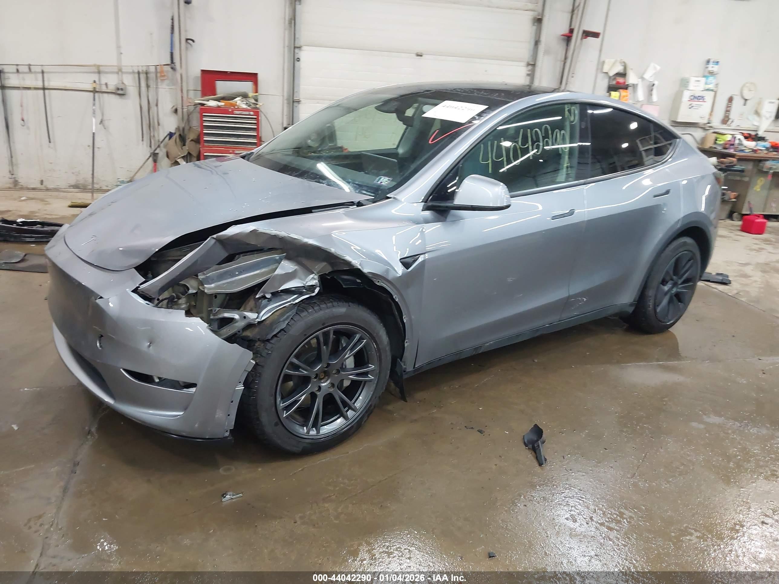 TESLA MODEL image 2