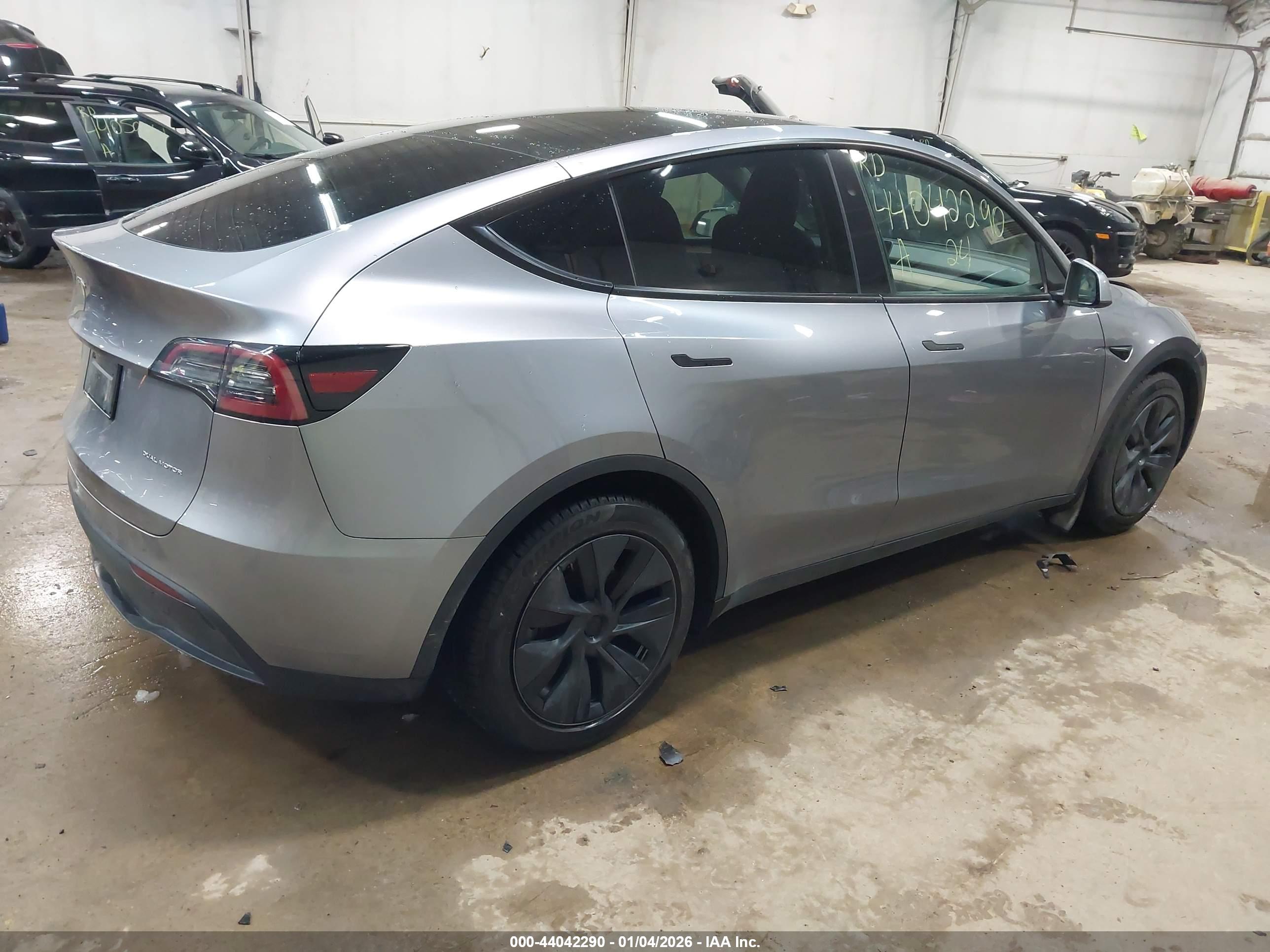 TESLA MODEL image 4