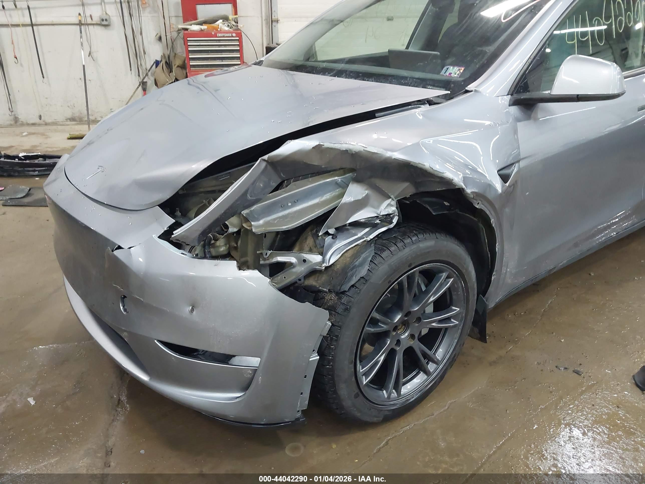TESLA MODEL image 6