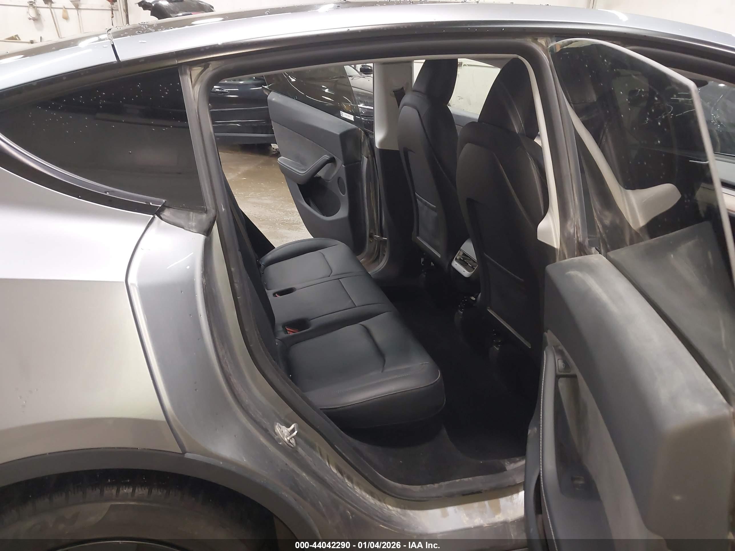 TESLA MODEL image 8