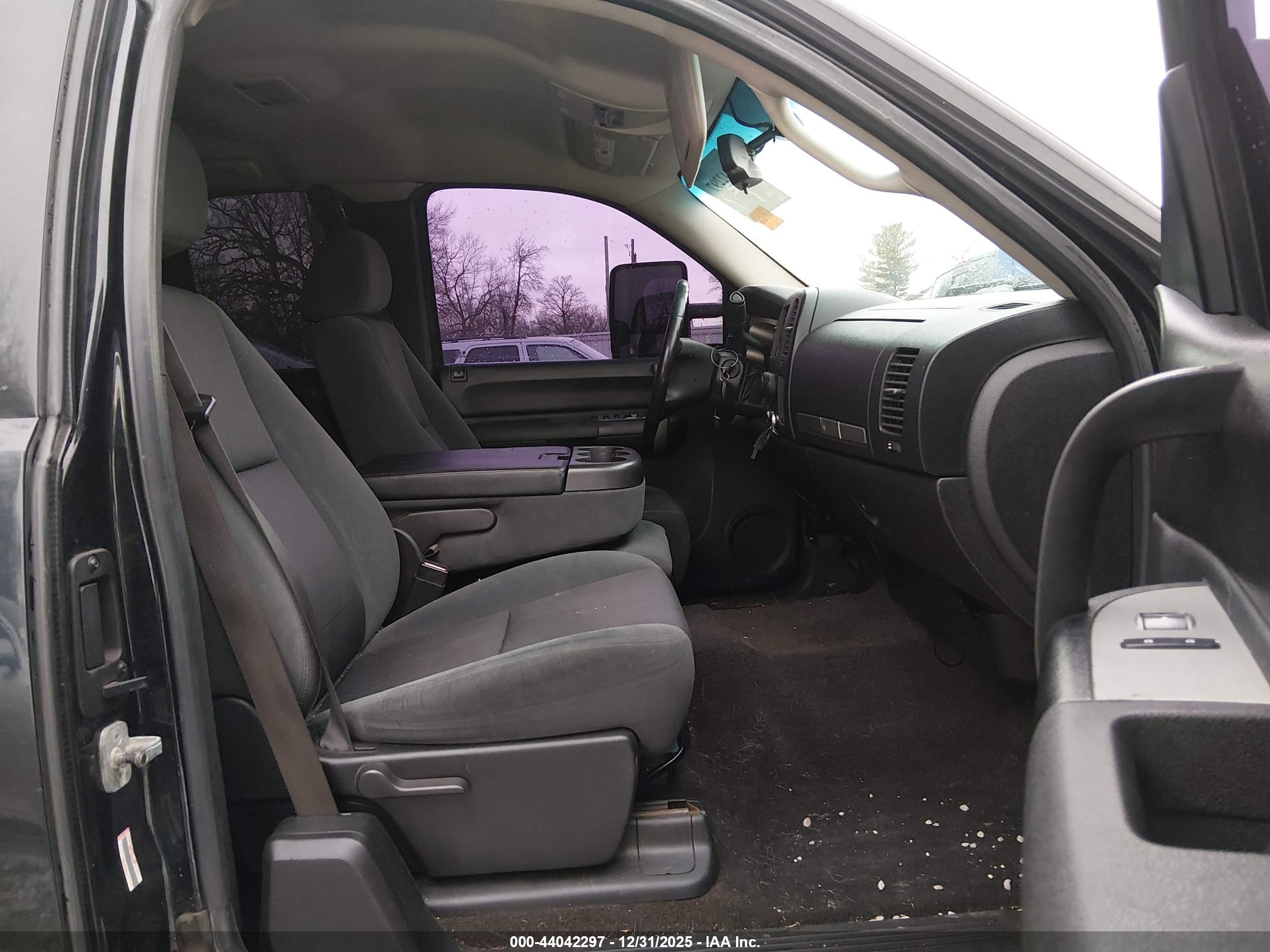 CHEVROLET SILVERADO image 5