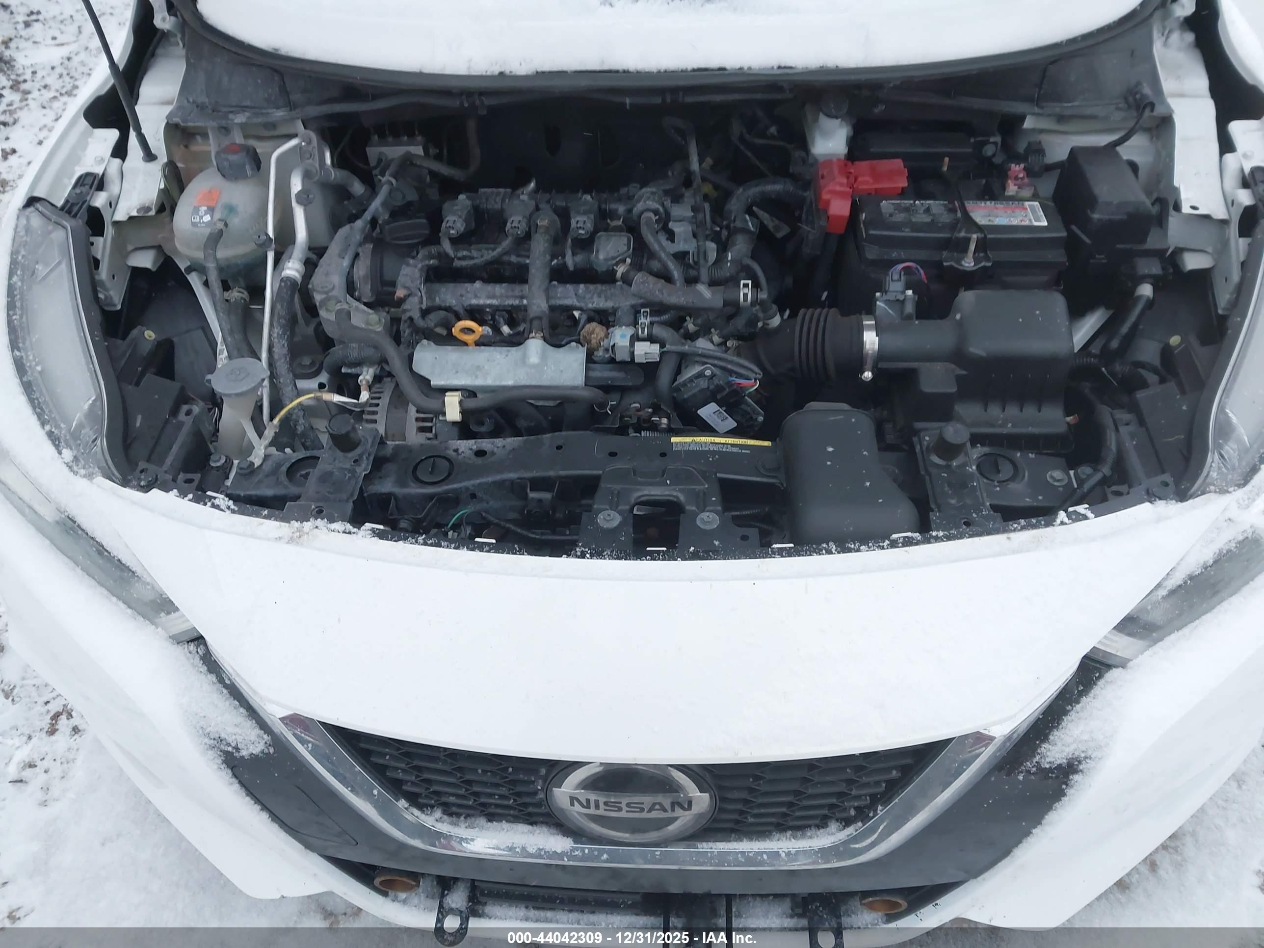 NISSAN VERSA image 10