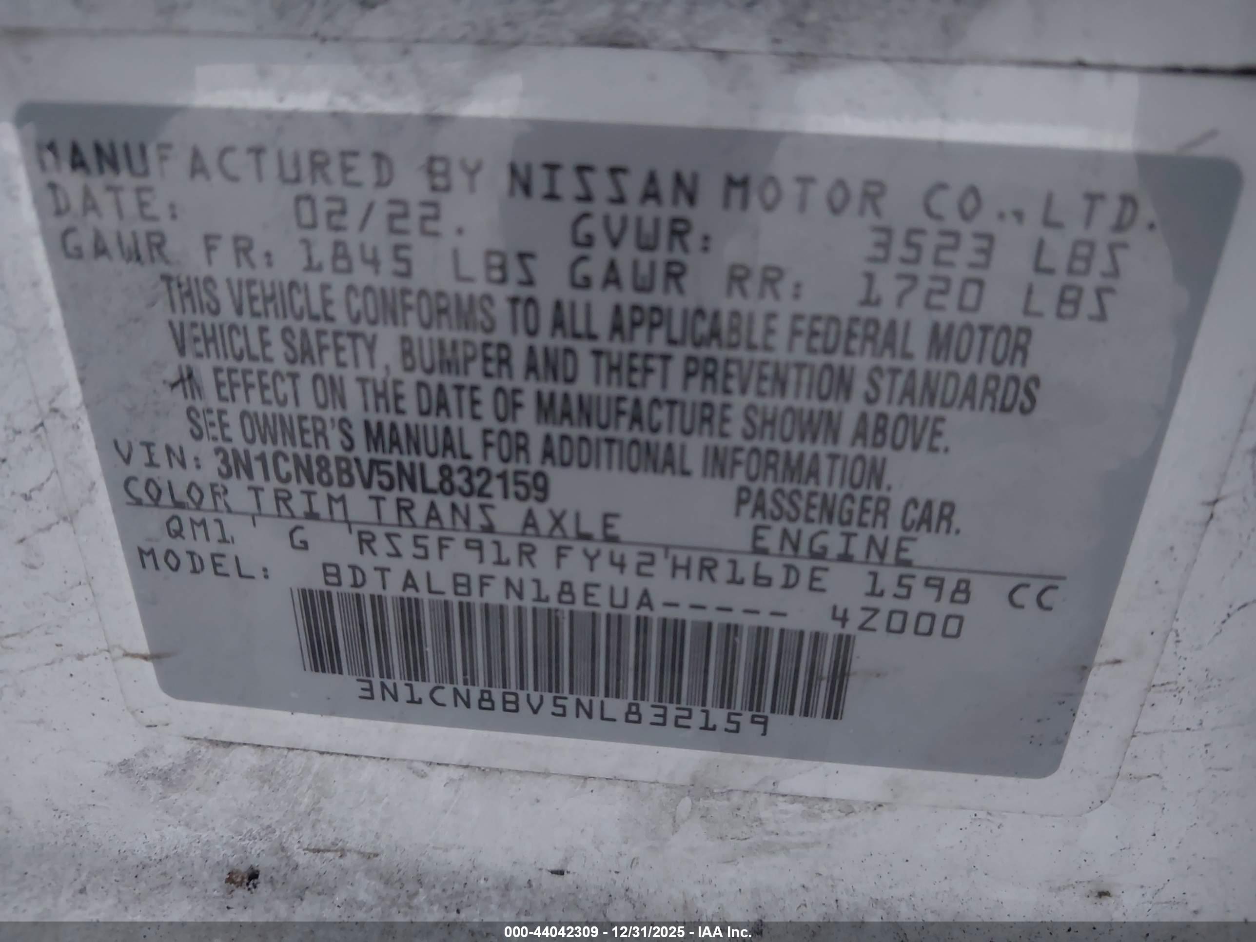 NISSAN VERSA image 9