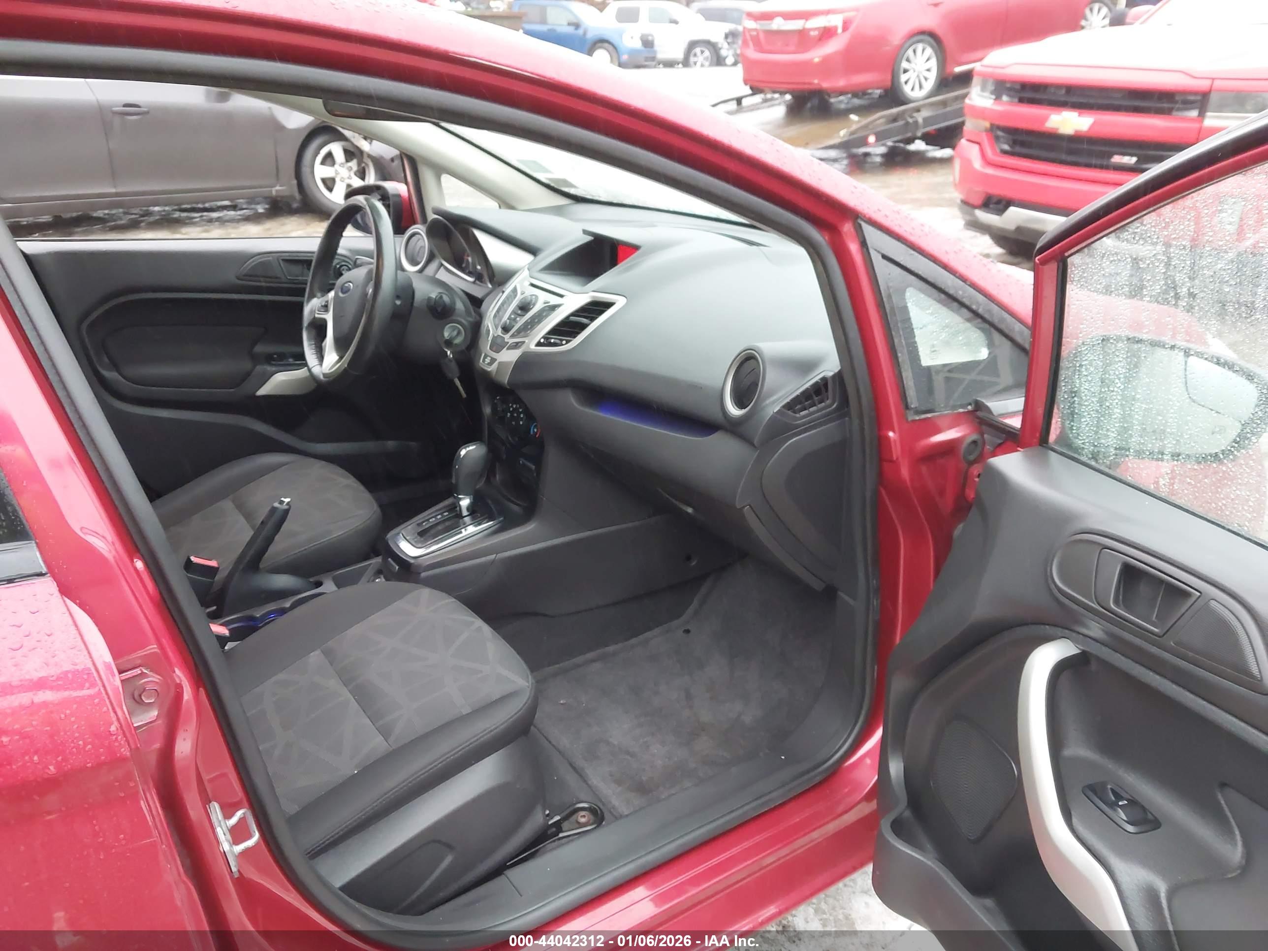 FORD FIESTA image 5
