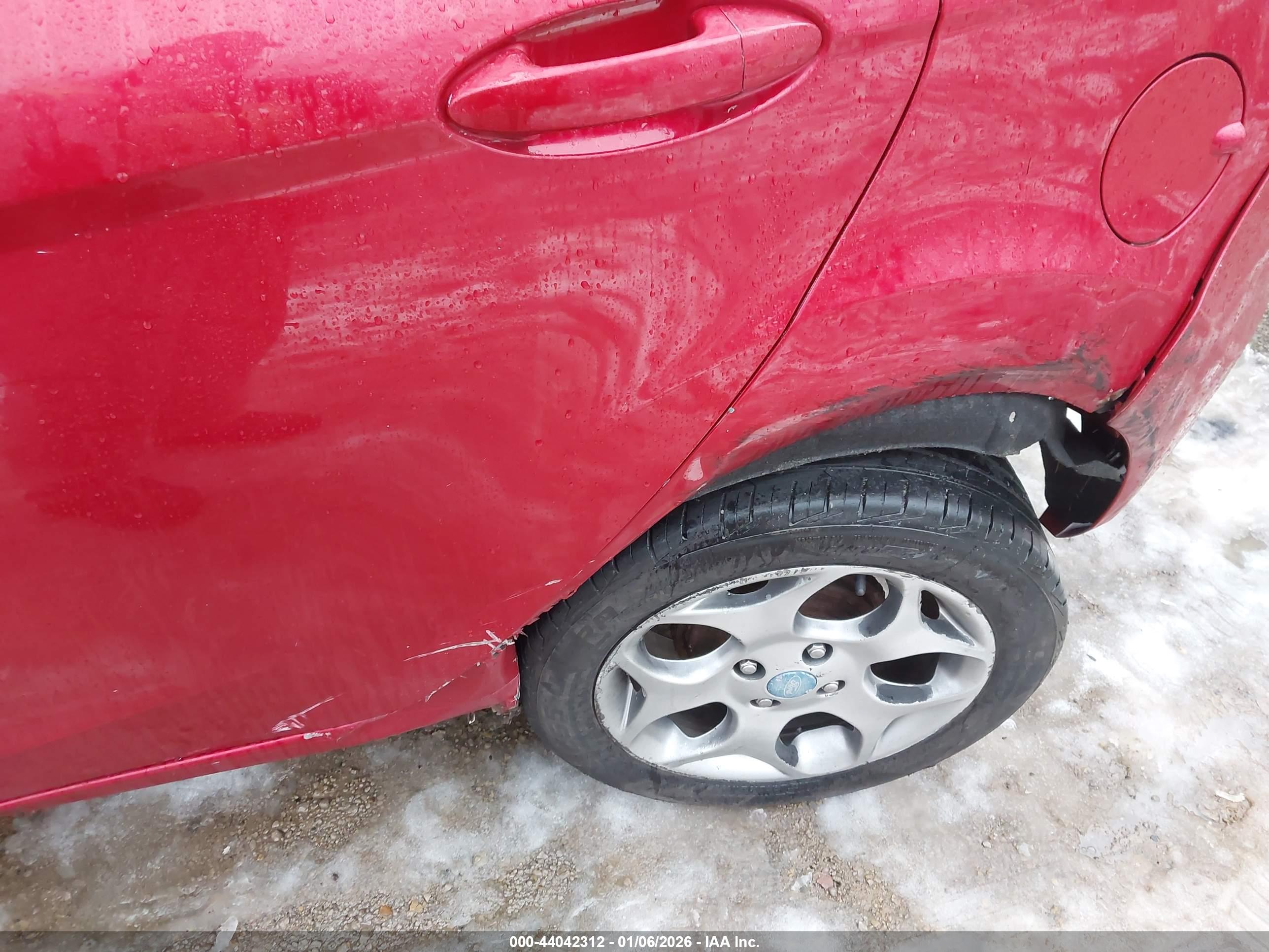 FORD FIESTA image 6
