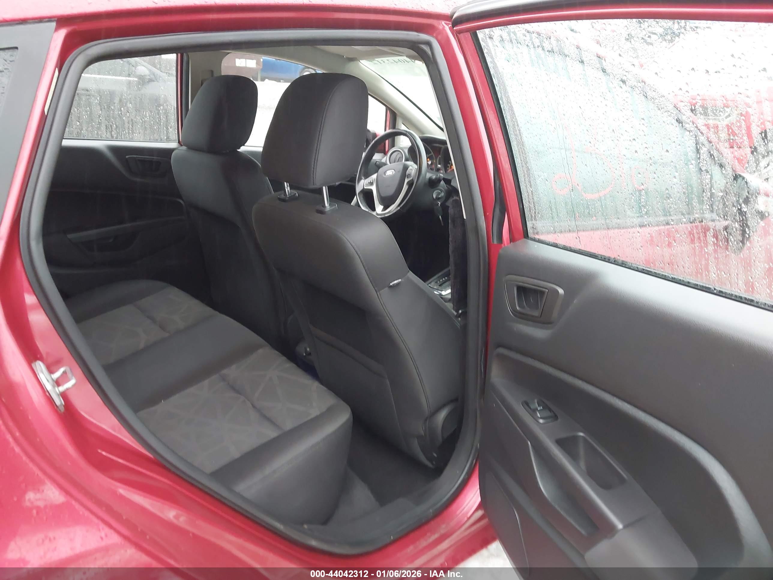 FORD FIESTA image 8