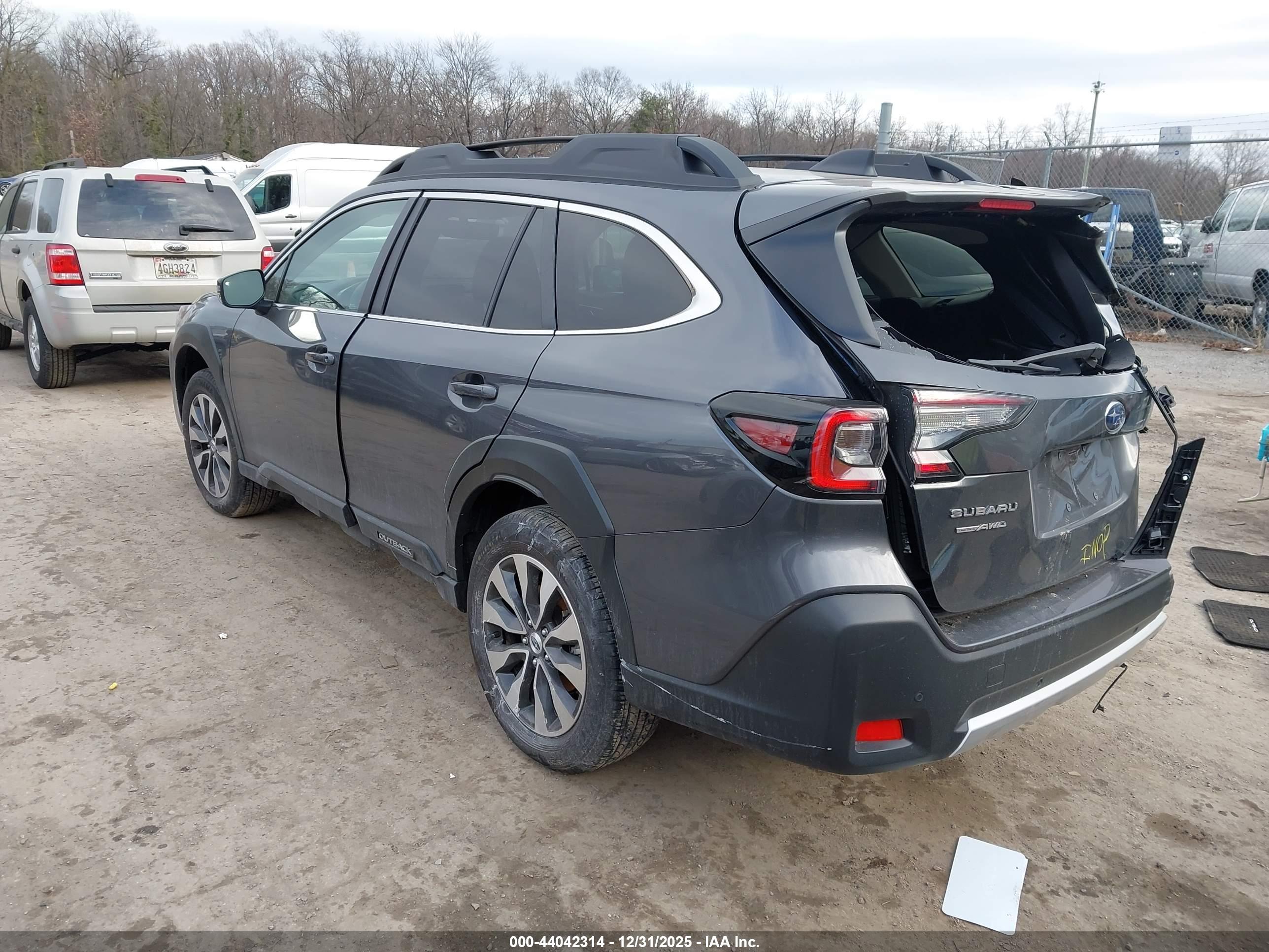 SUBARU OUTBACK image 3