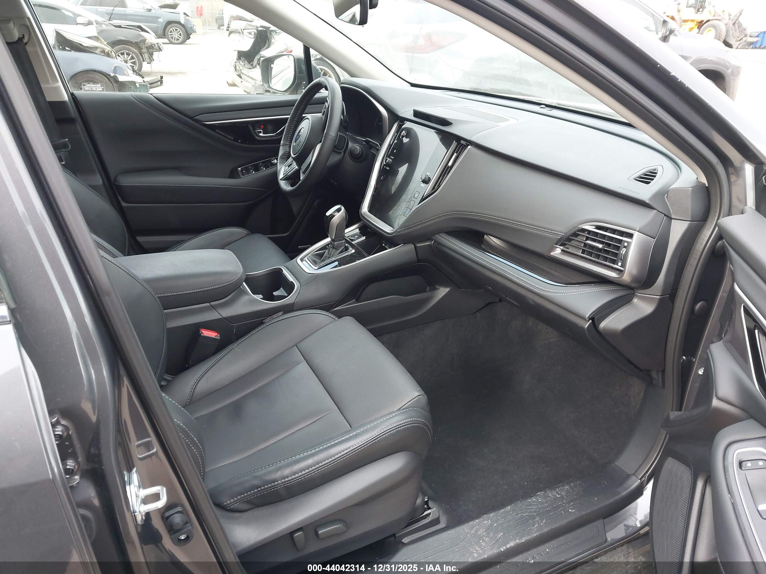 SUBARU OUTBACK image 5