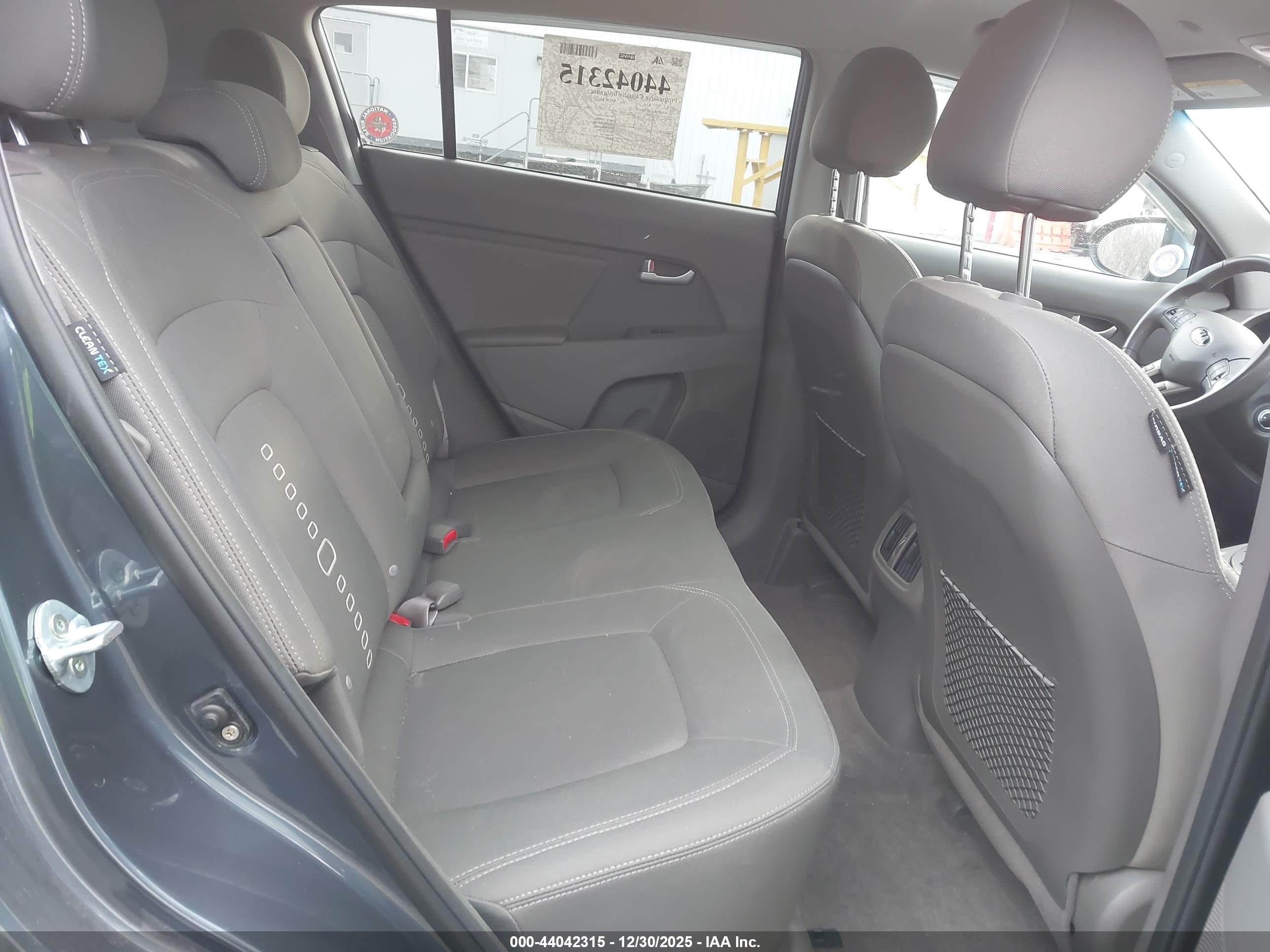 KIA SPORTAGE image 8
