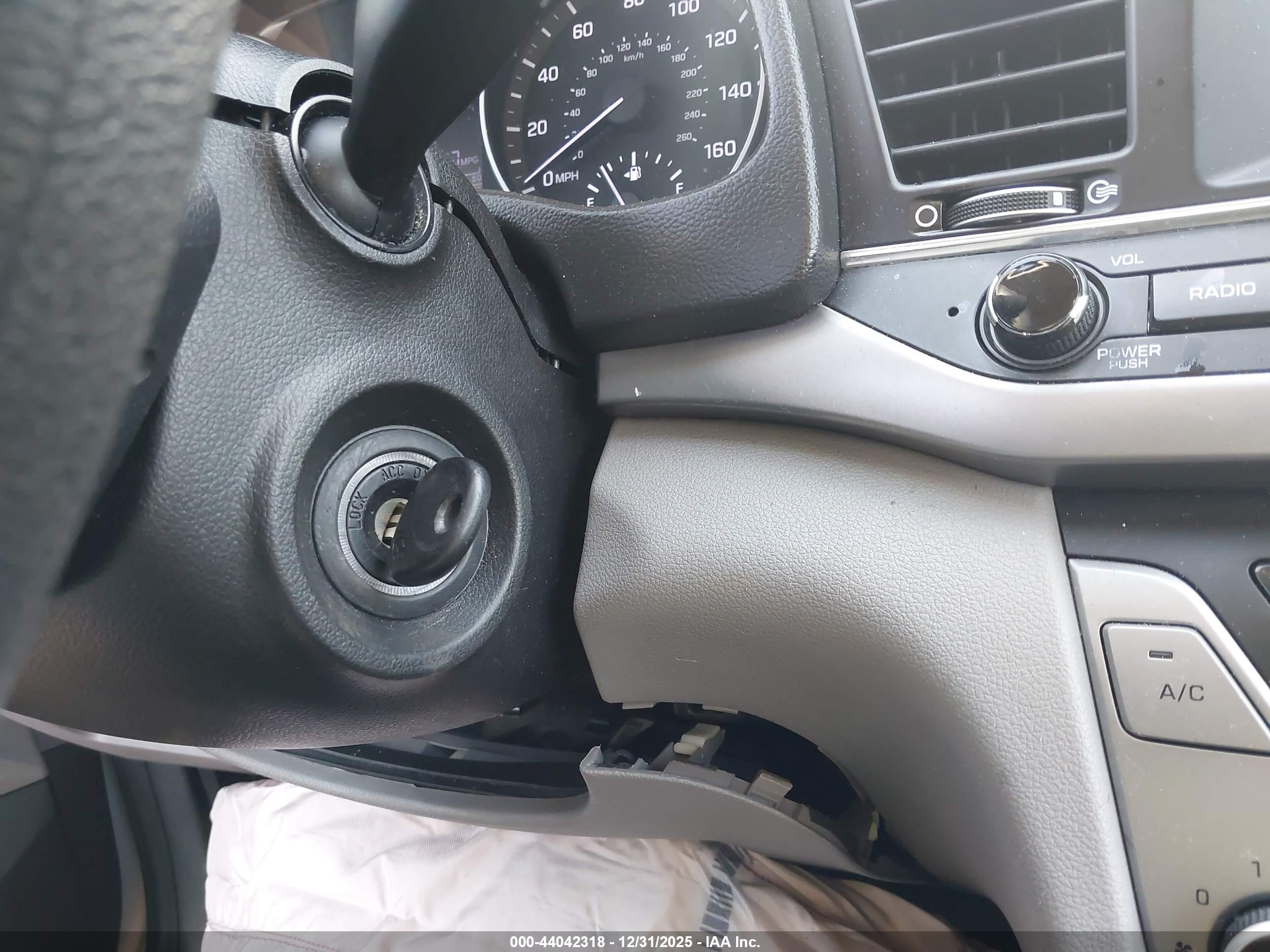 HYUNDAI ELANTRA image 11