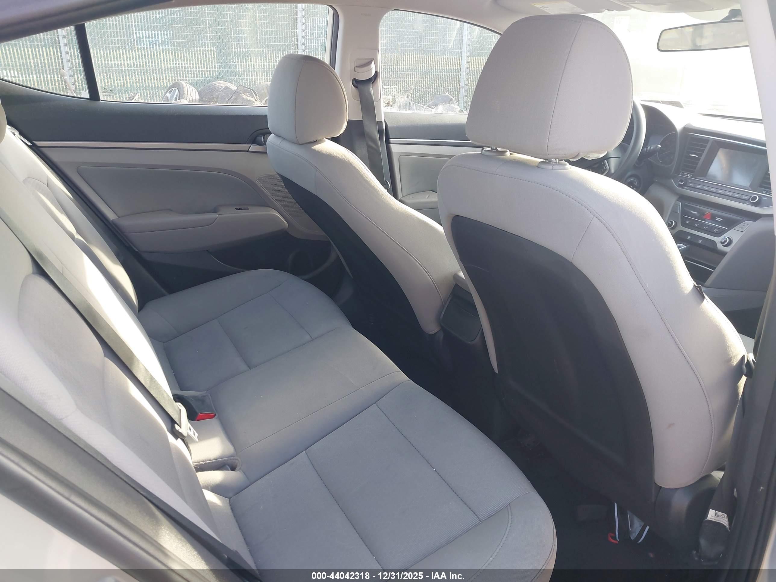 HYUNDAI ELANTRA image 8
