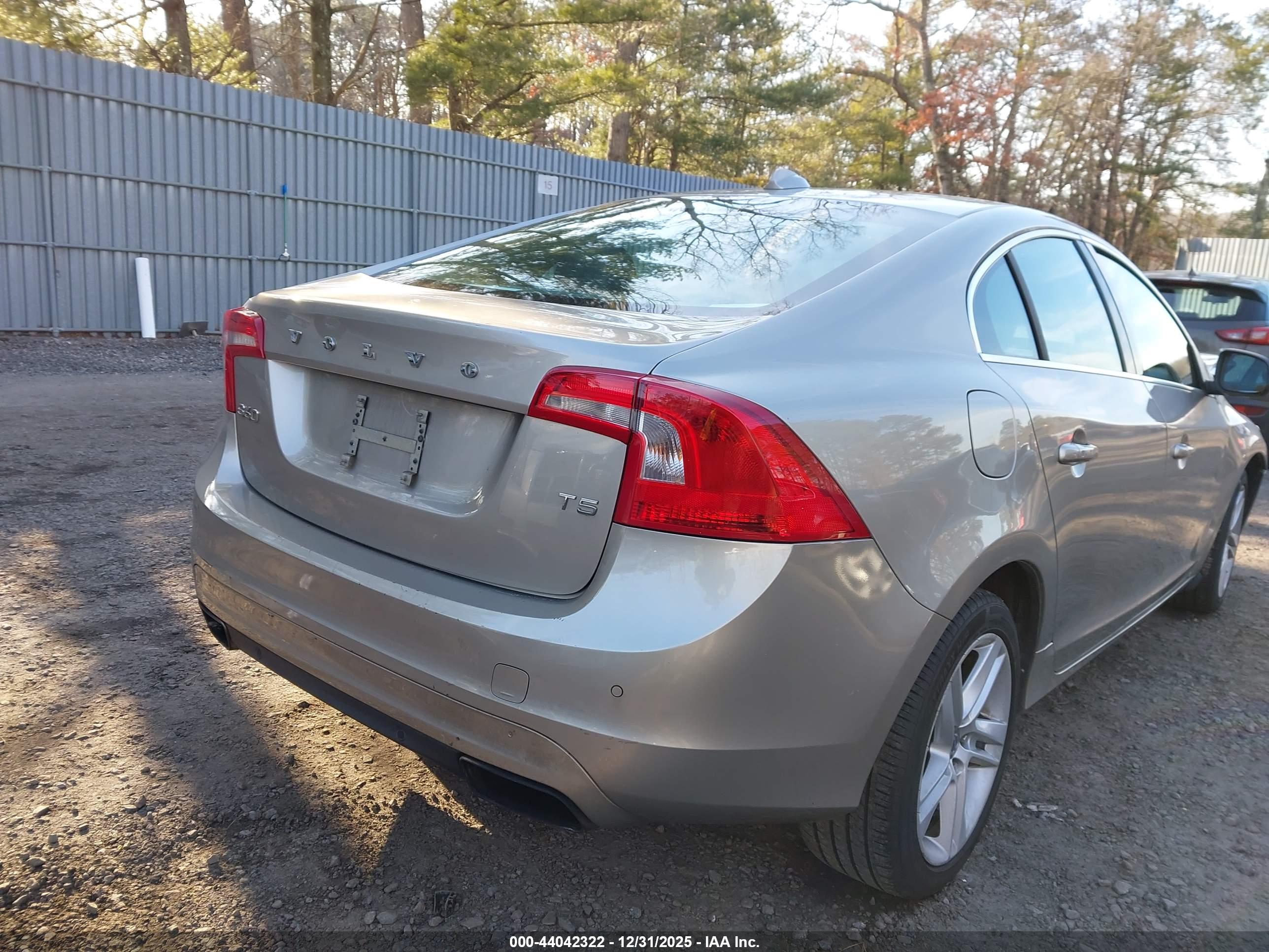 VOLVO S60 image 4