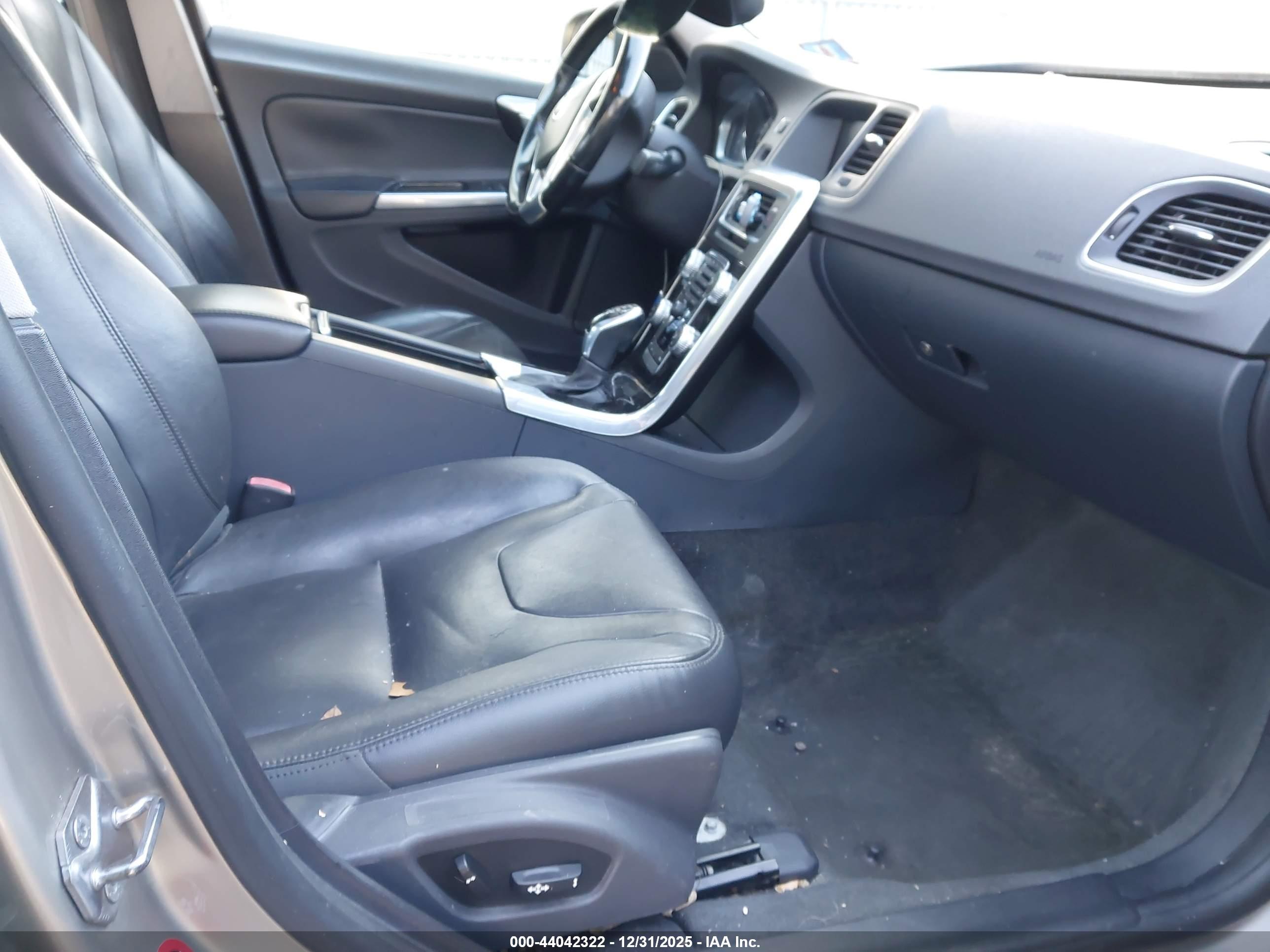 VOLVO S60 image 5