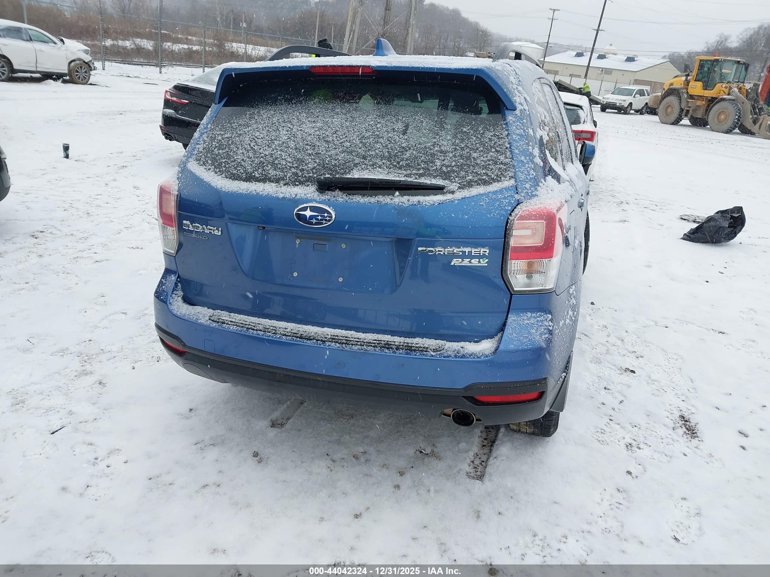 SUBARU FORESTER image 4