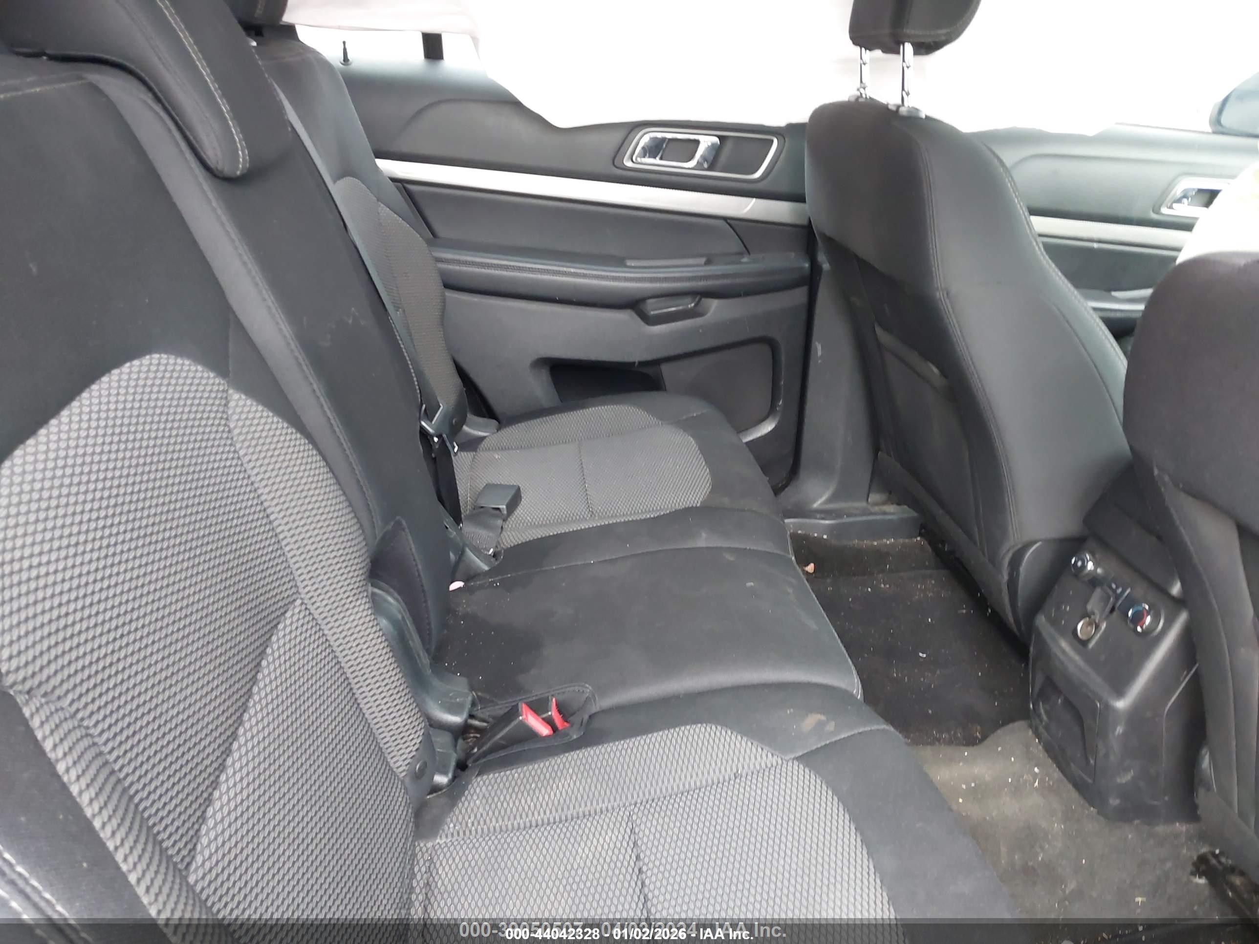 FORD EXPLORER image 8