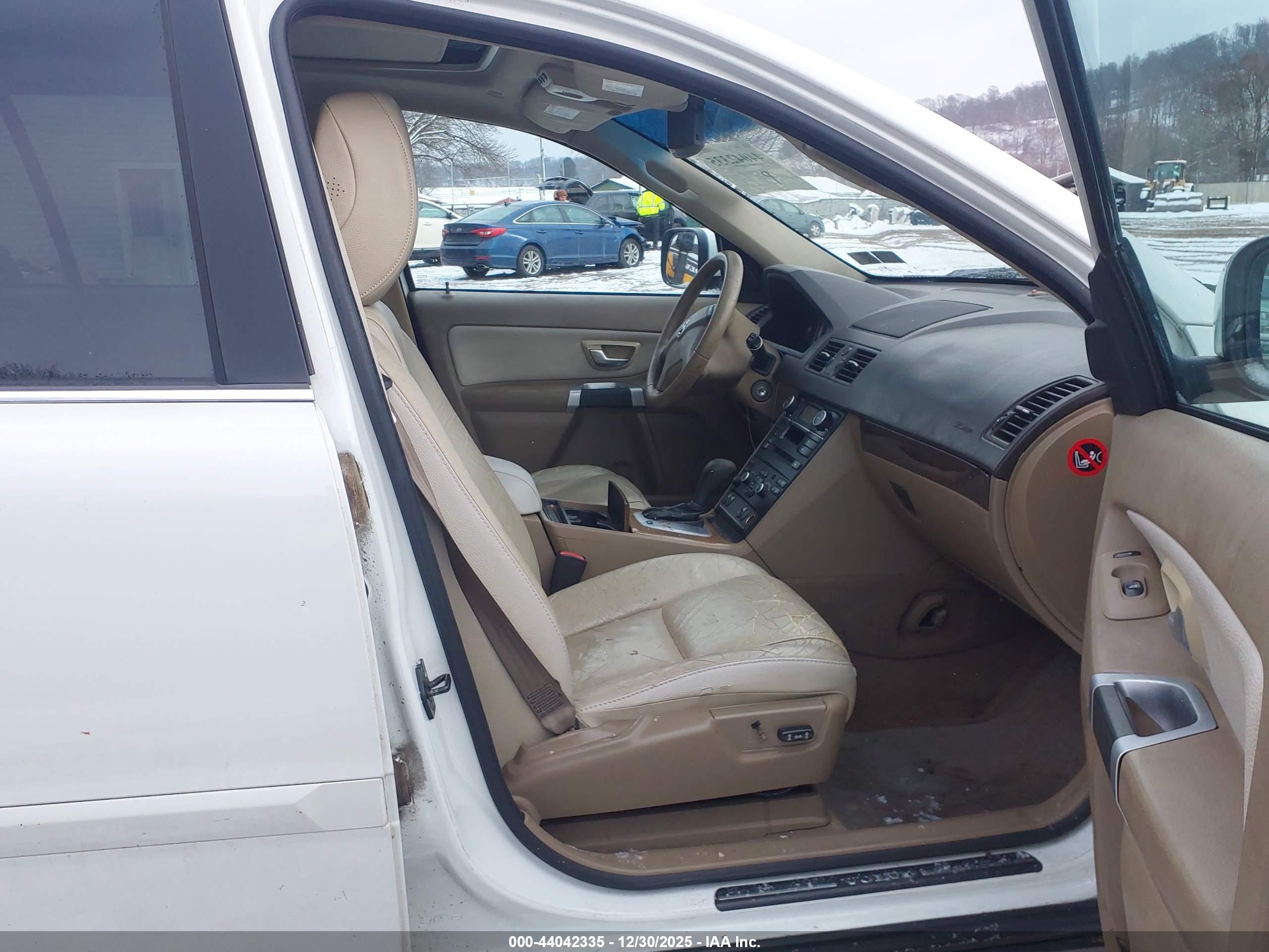 VOLVO XC90 image 5