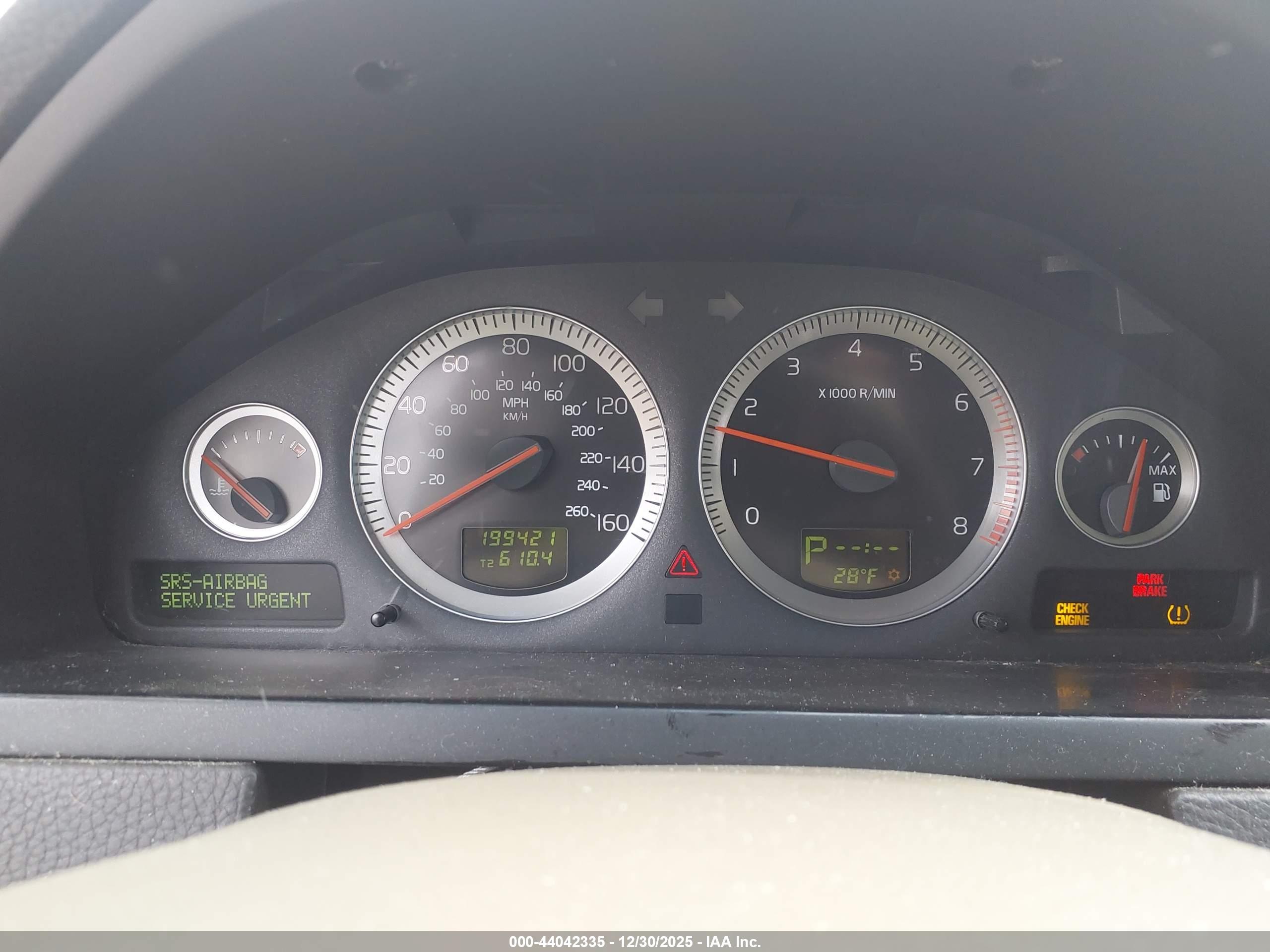 VOLVO XC90 image 7