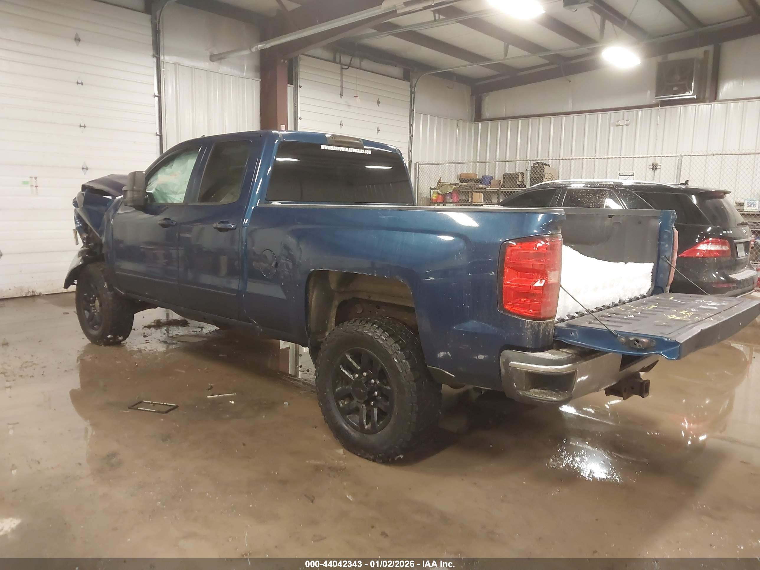 CHEVROLET SILVERADO image 3