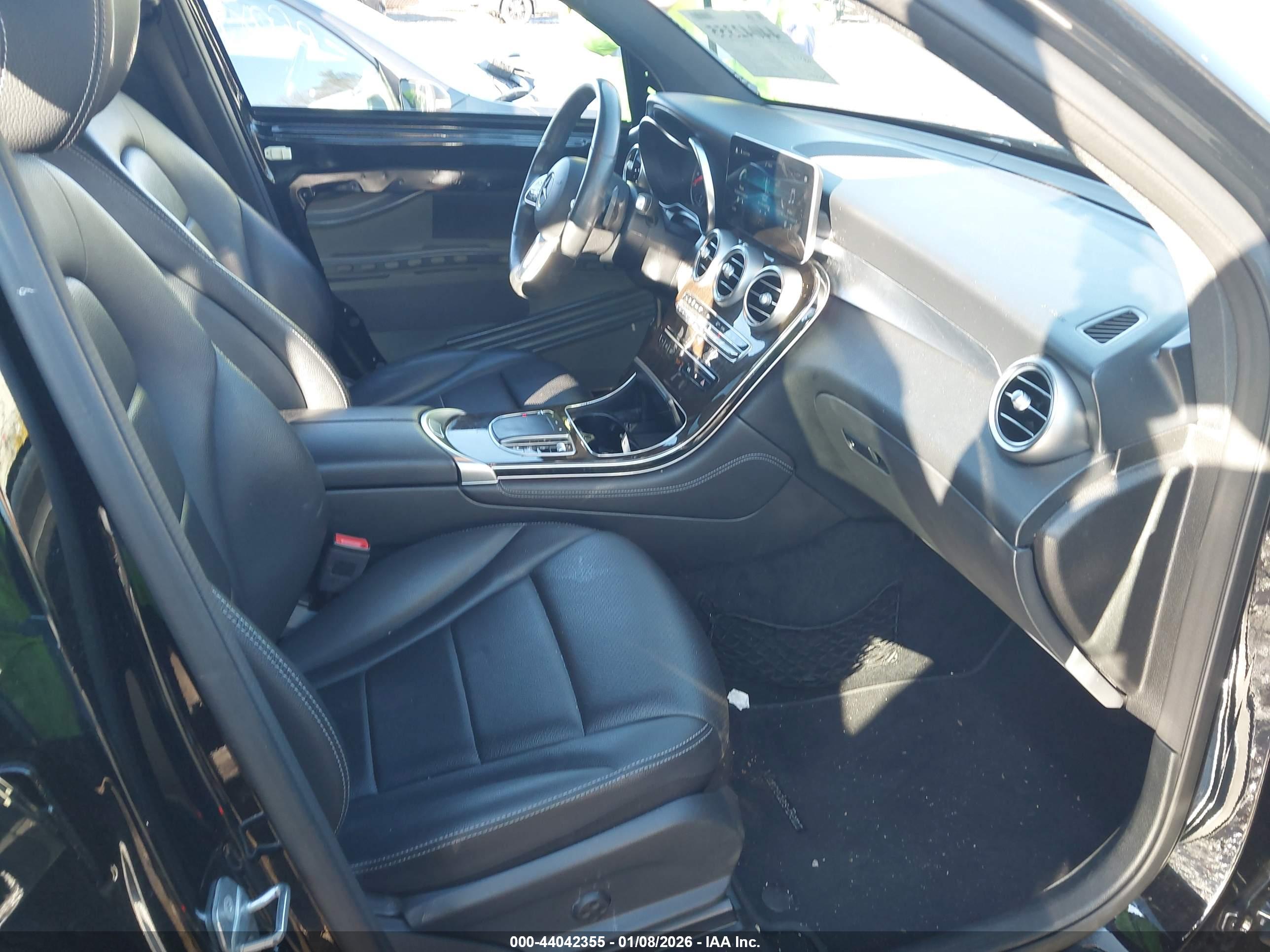 MERCEDES-BENZ GLC image 5