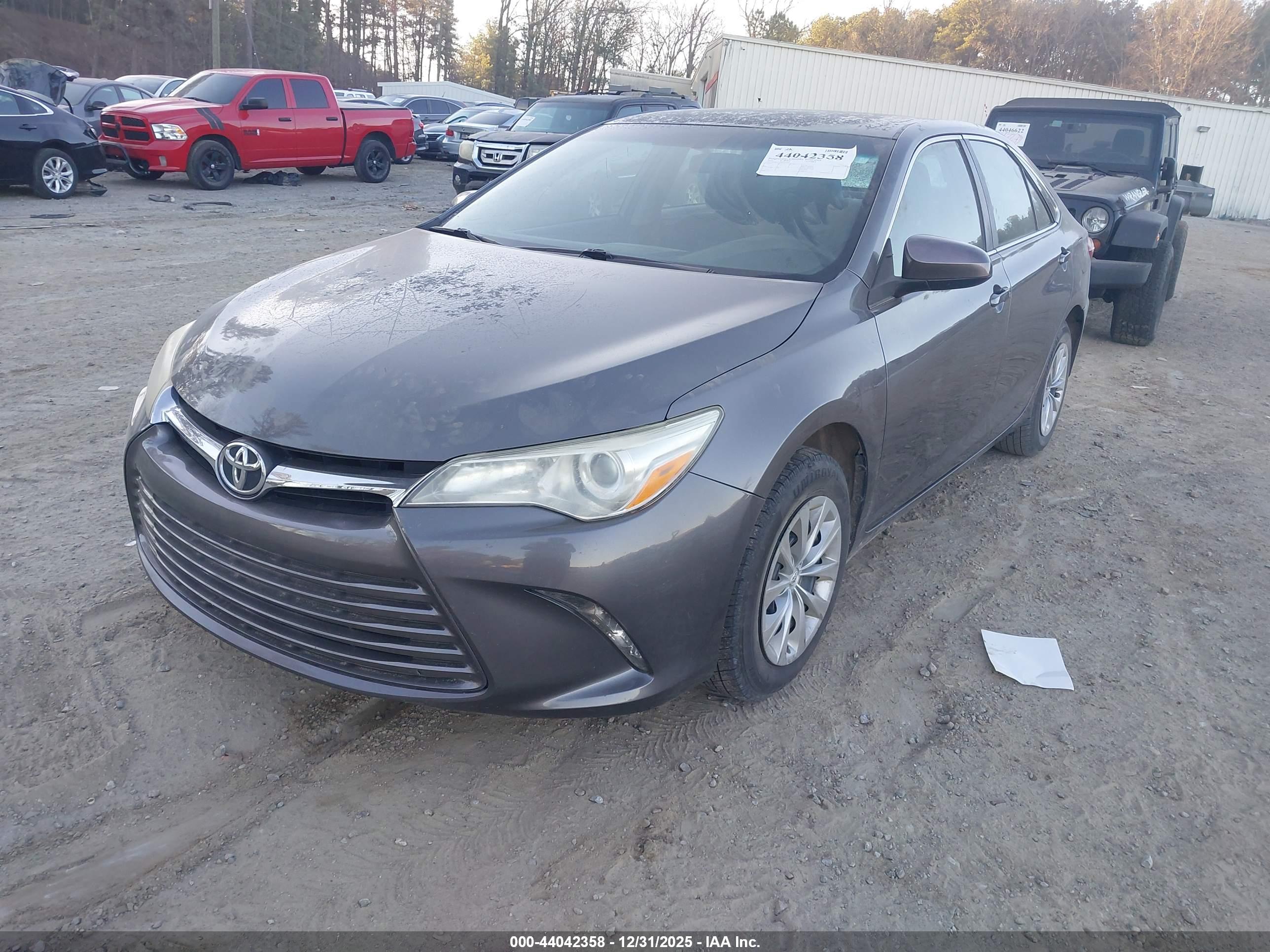 TOYOTA CAMRY image 2