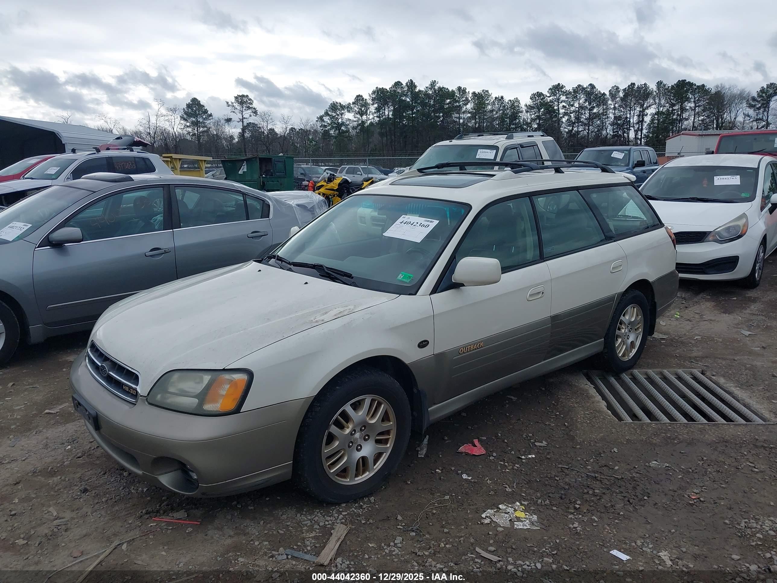 SUBARU OUTBACK image 2