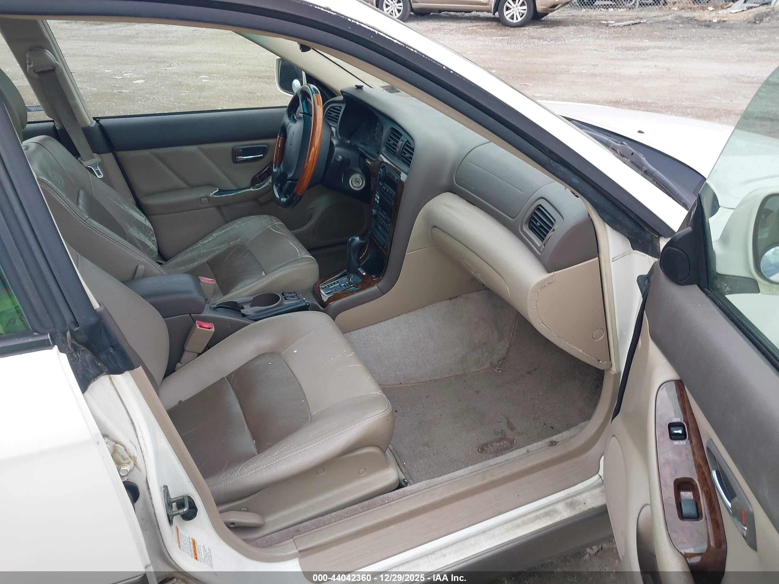 SUBARU OUTBACK image 5