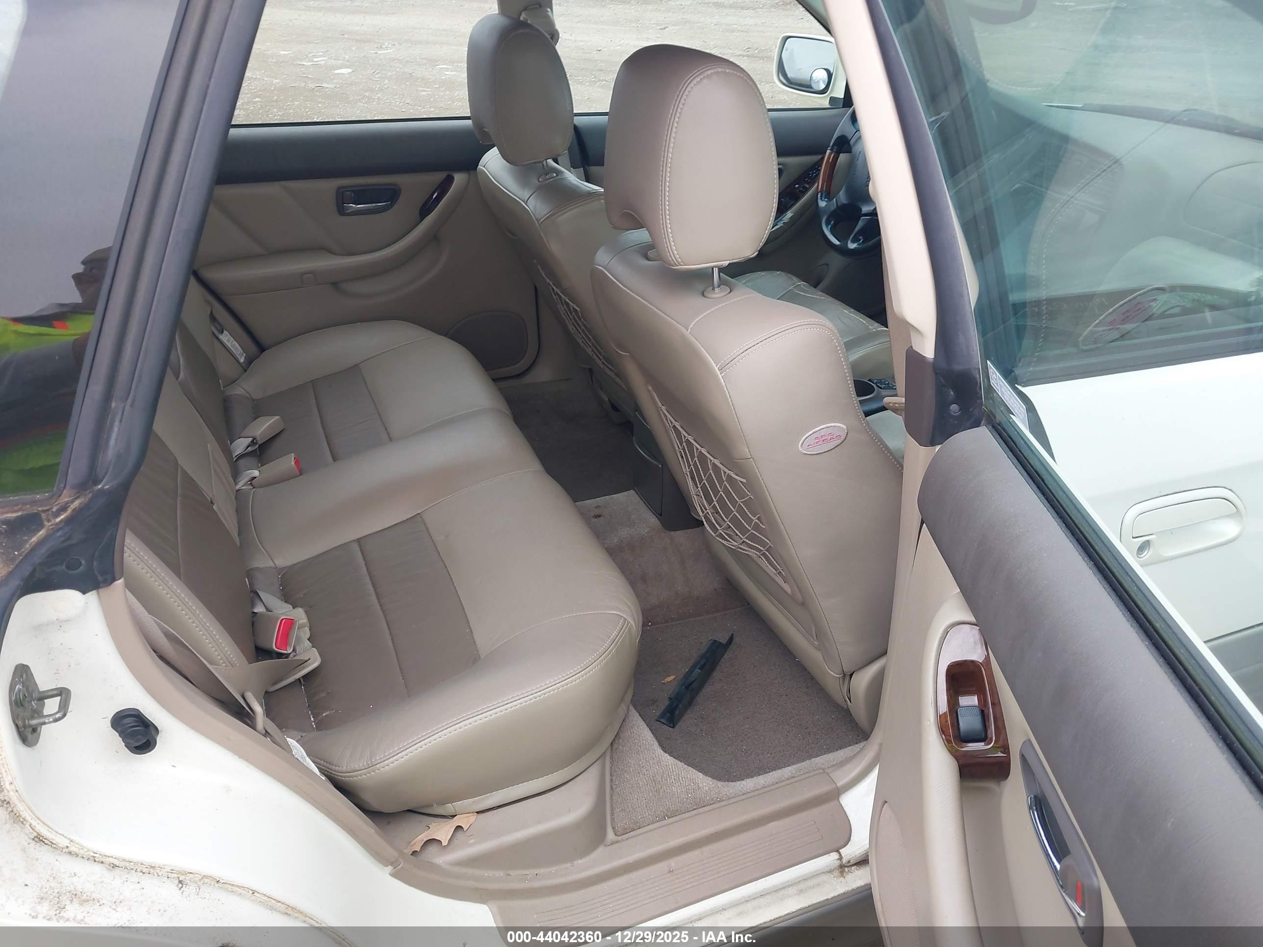 SUBARU OUTBACK image 8