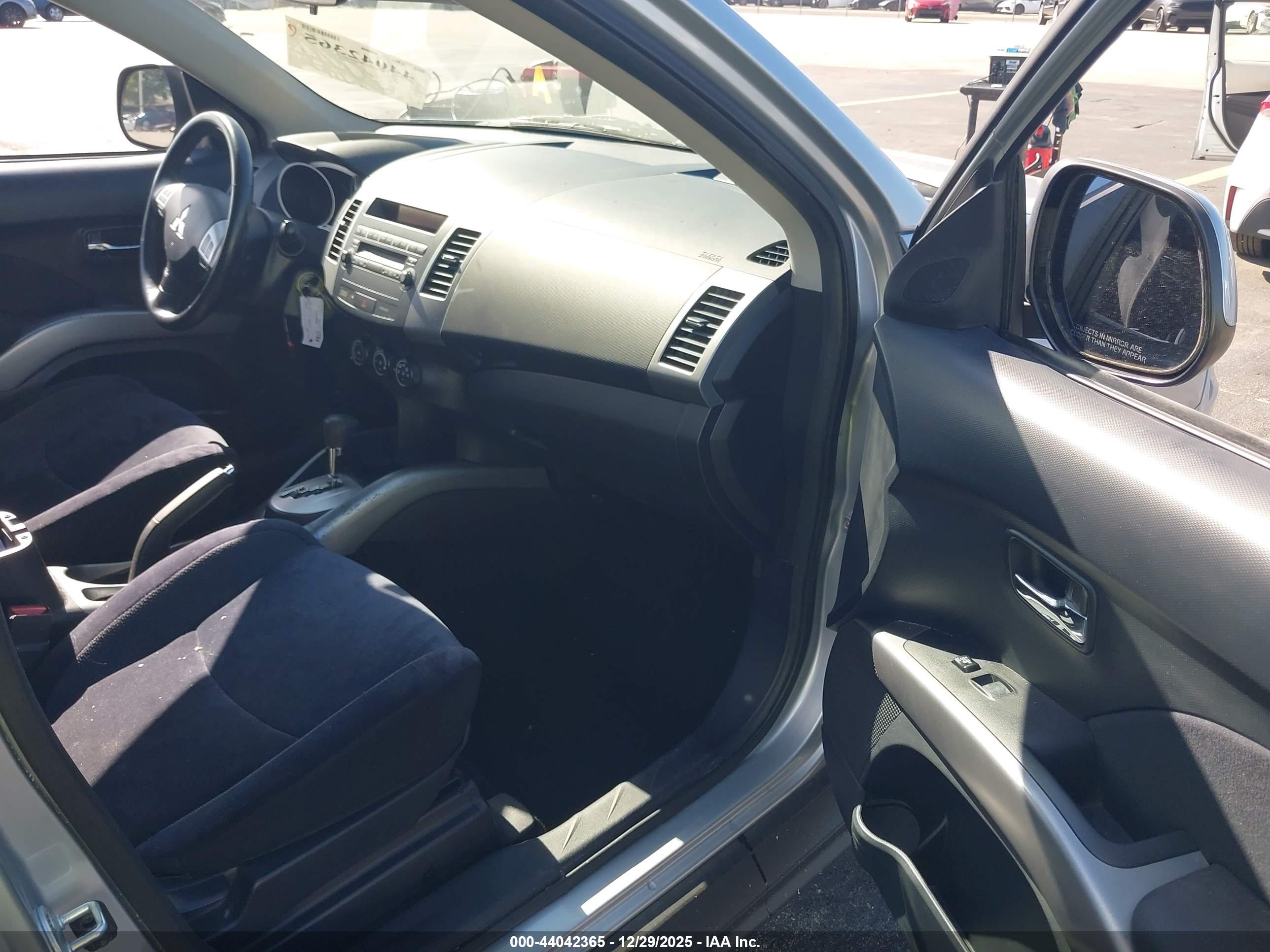MITSUBISHI OUTLANDER image 5